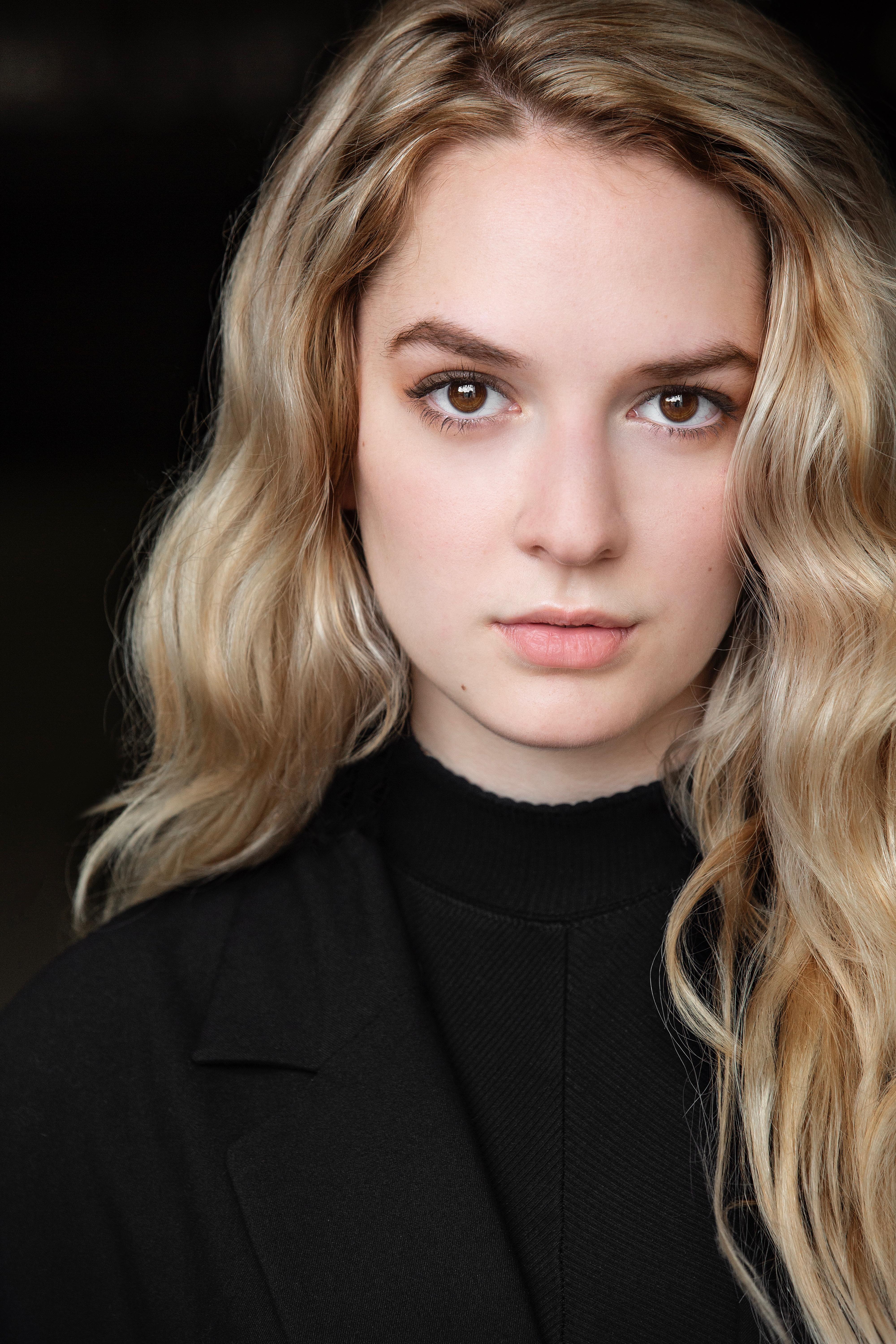 actor Natalie L'Amoreaux large photo