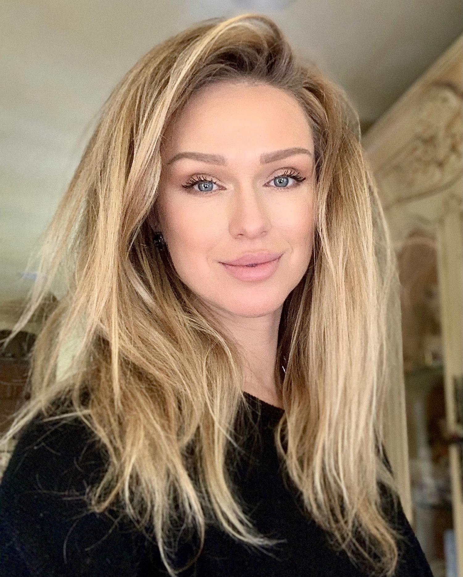 actor Katarina Van Derham large photo