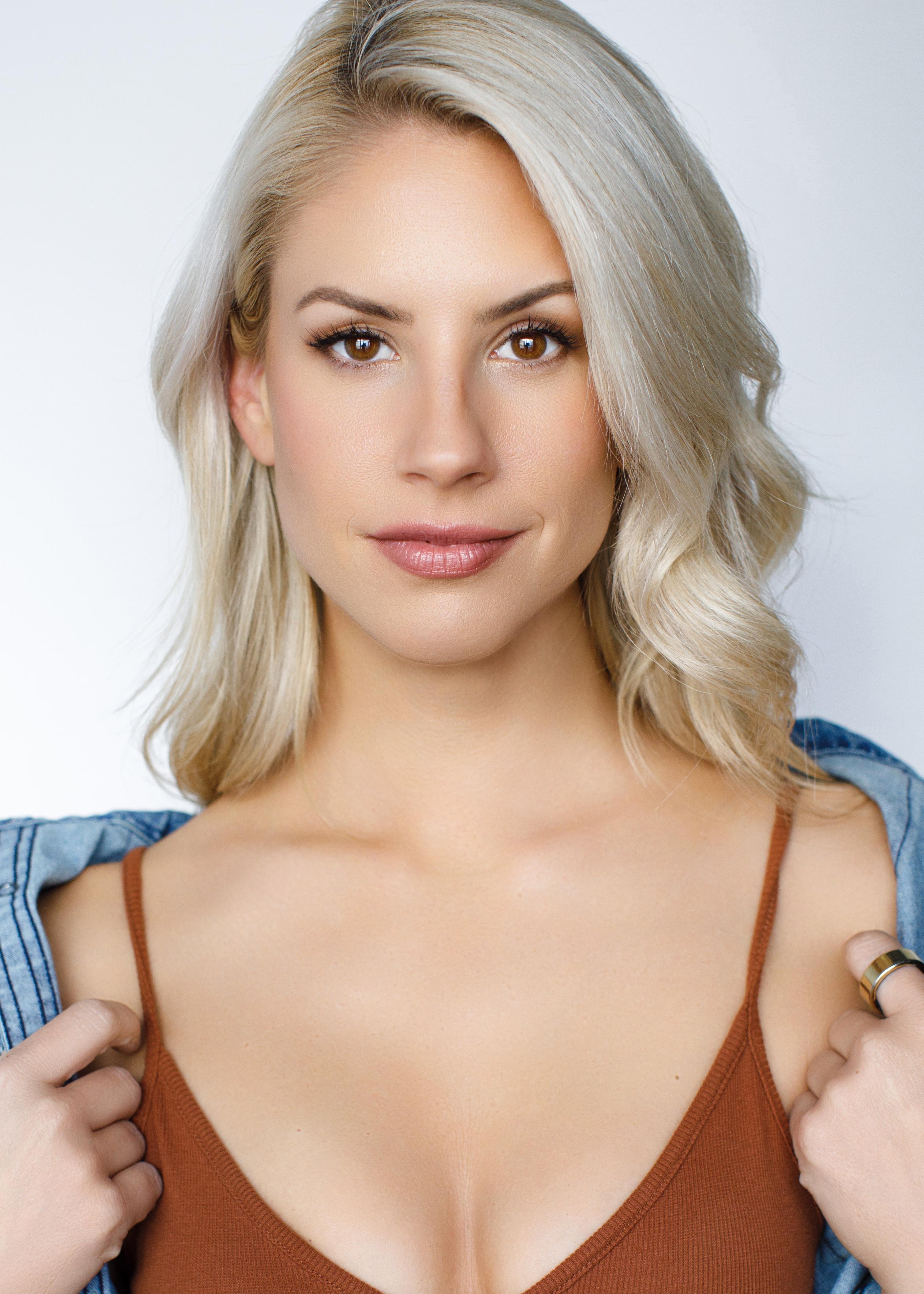 actor Hillary Harley large photo