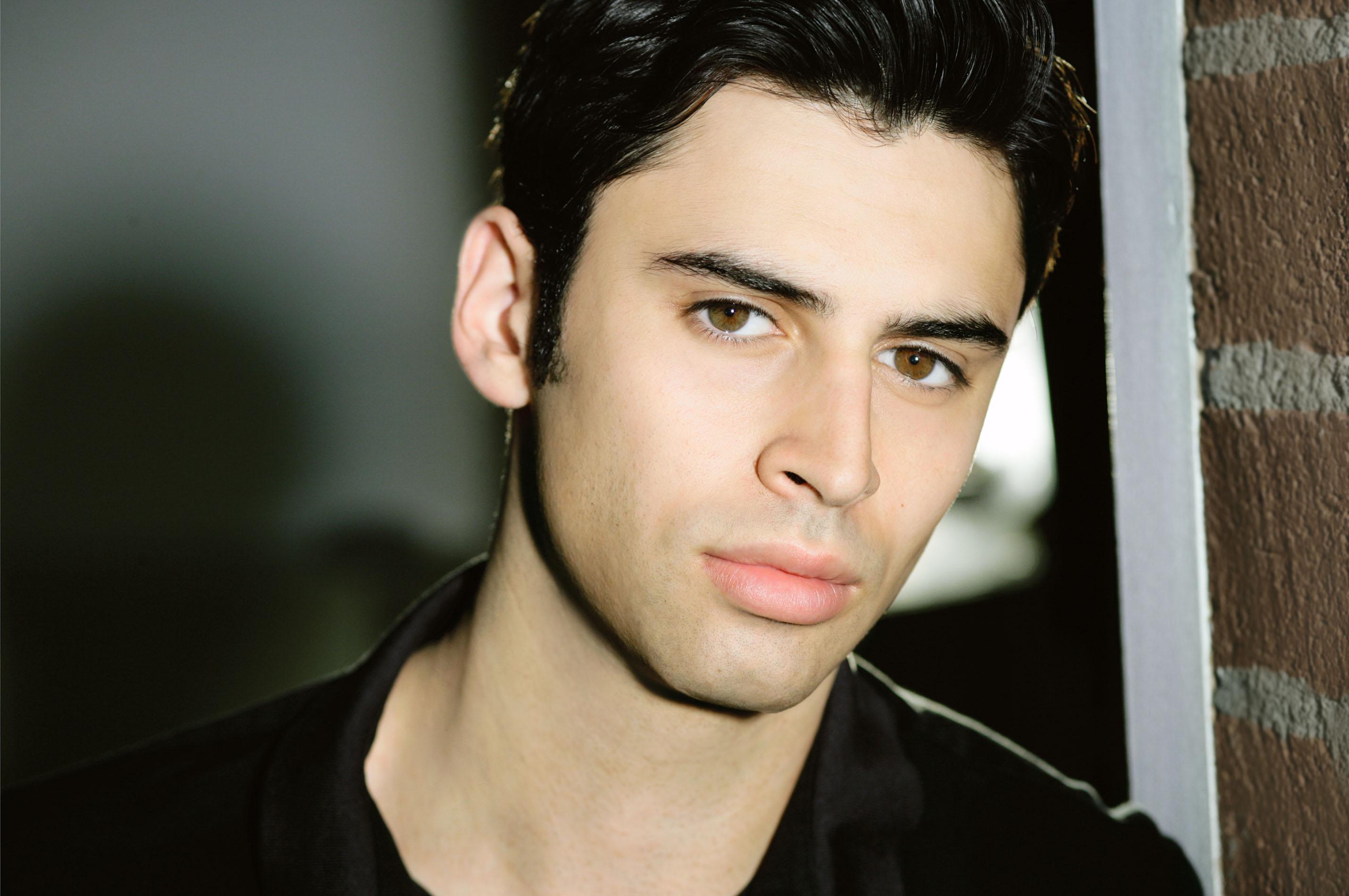 actor Damon Owlia large photo