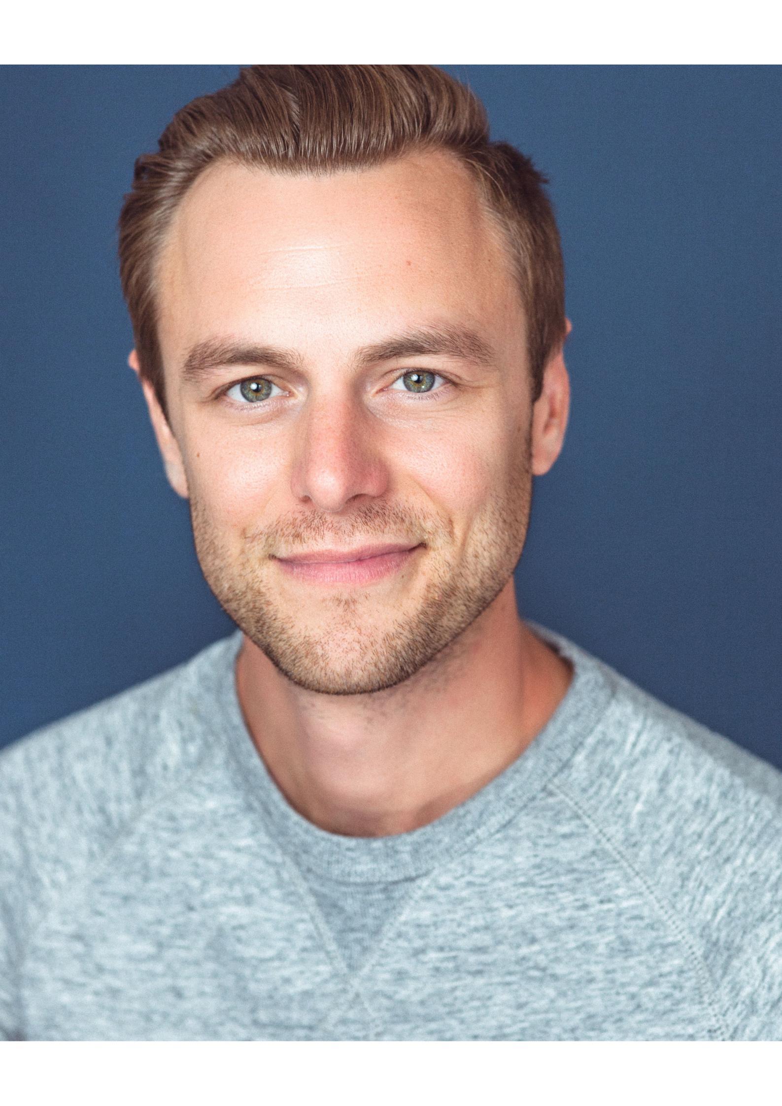 actor Greg Balla large photo