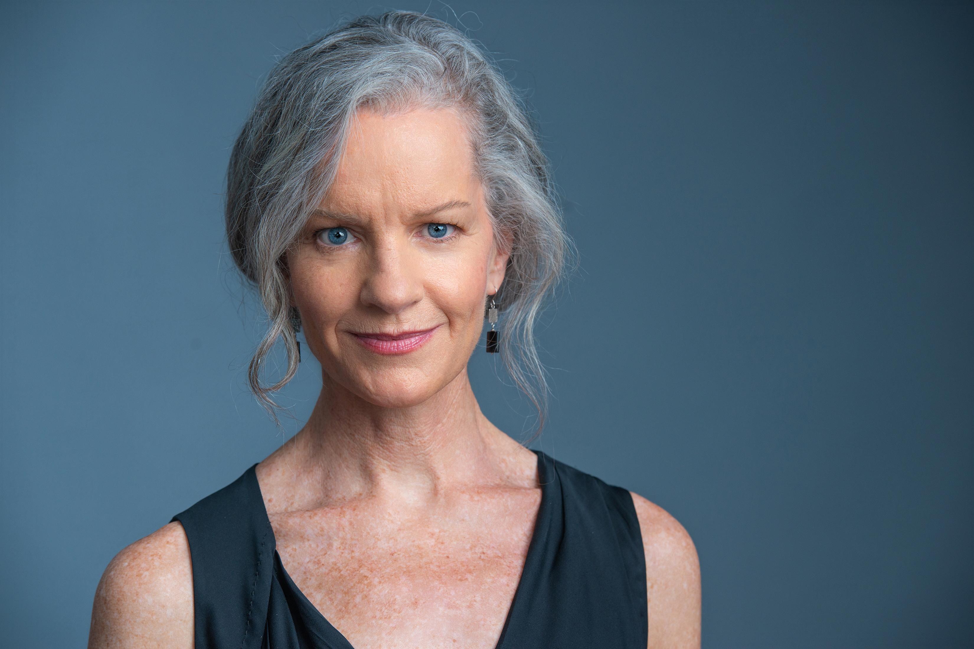 actor Tracey Hoyt large photo