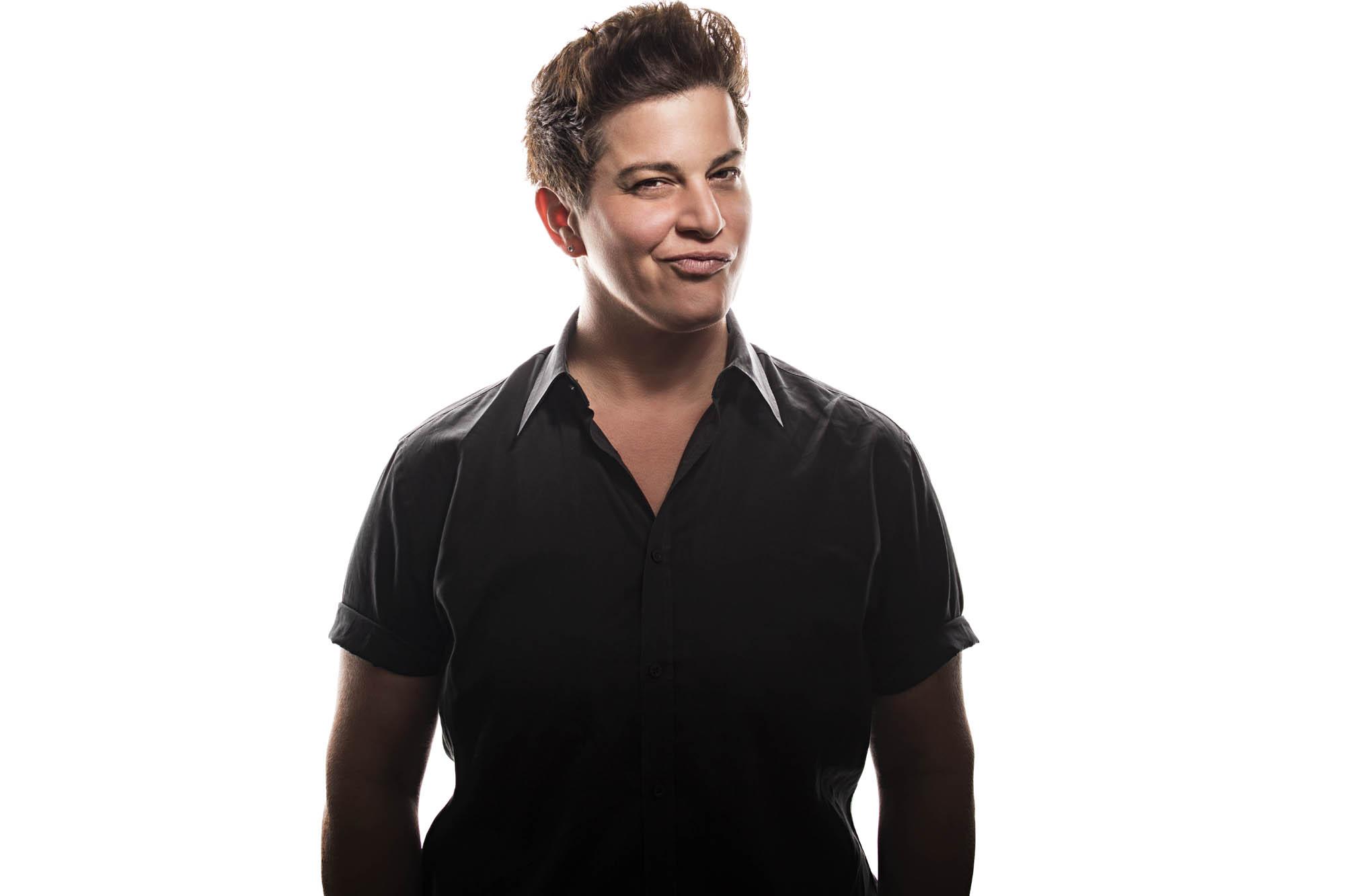 actor Julie Goldman large photo