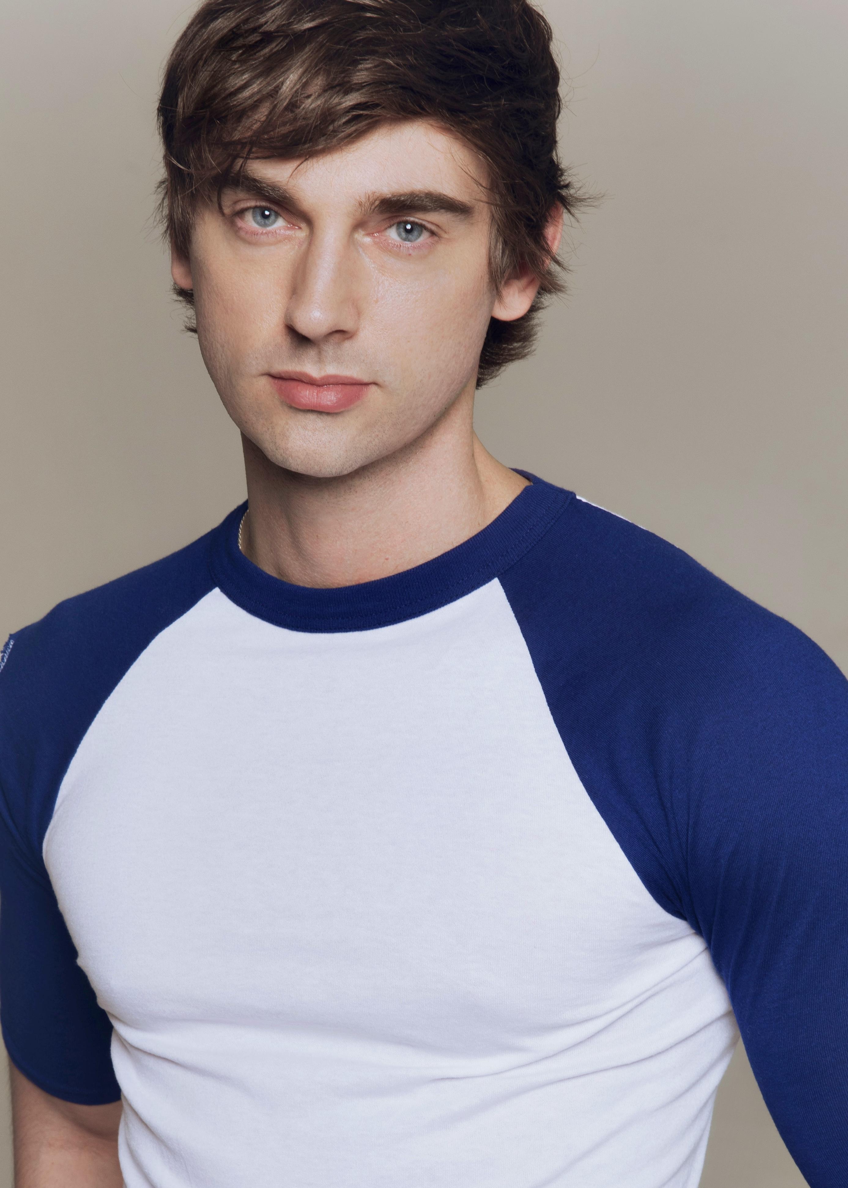 actor Travis Grant large photo