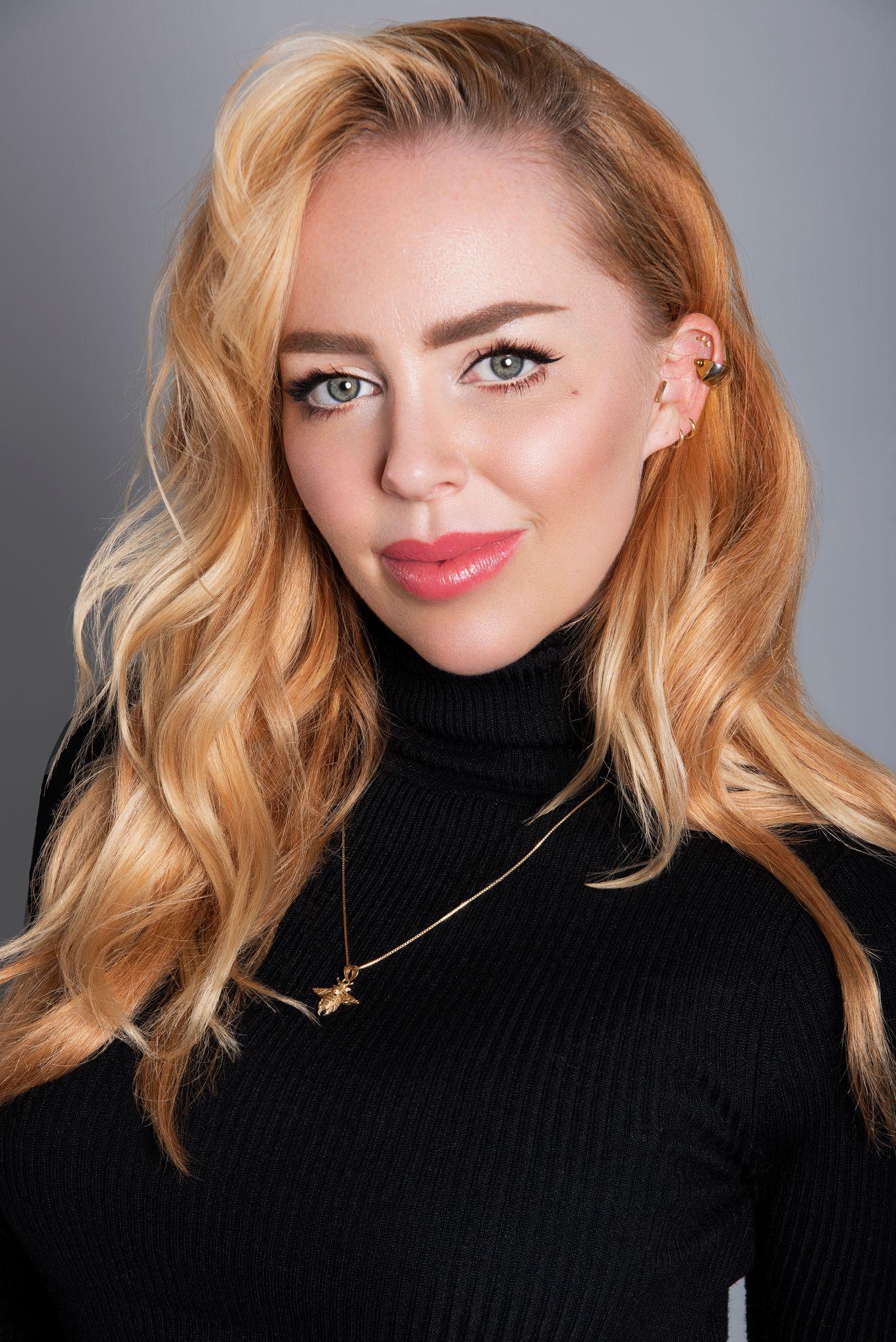 actor Elizabeth Deo large photo