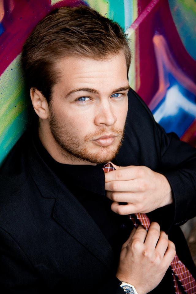 actor Roland Freitag large photo