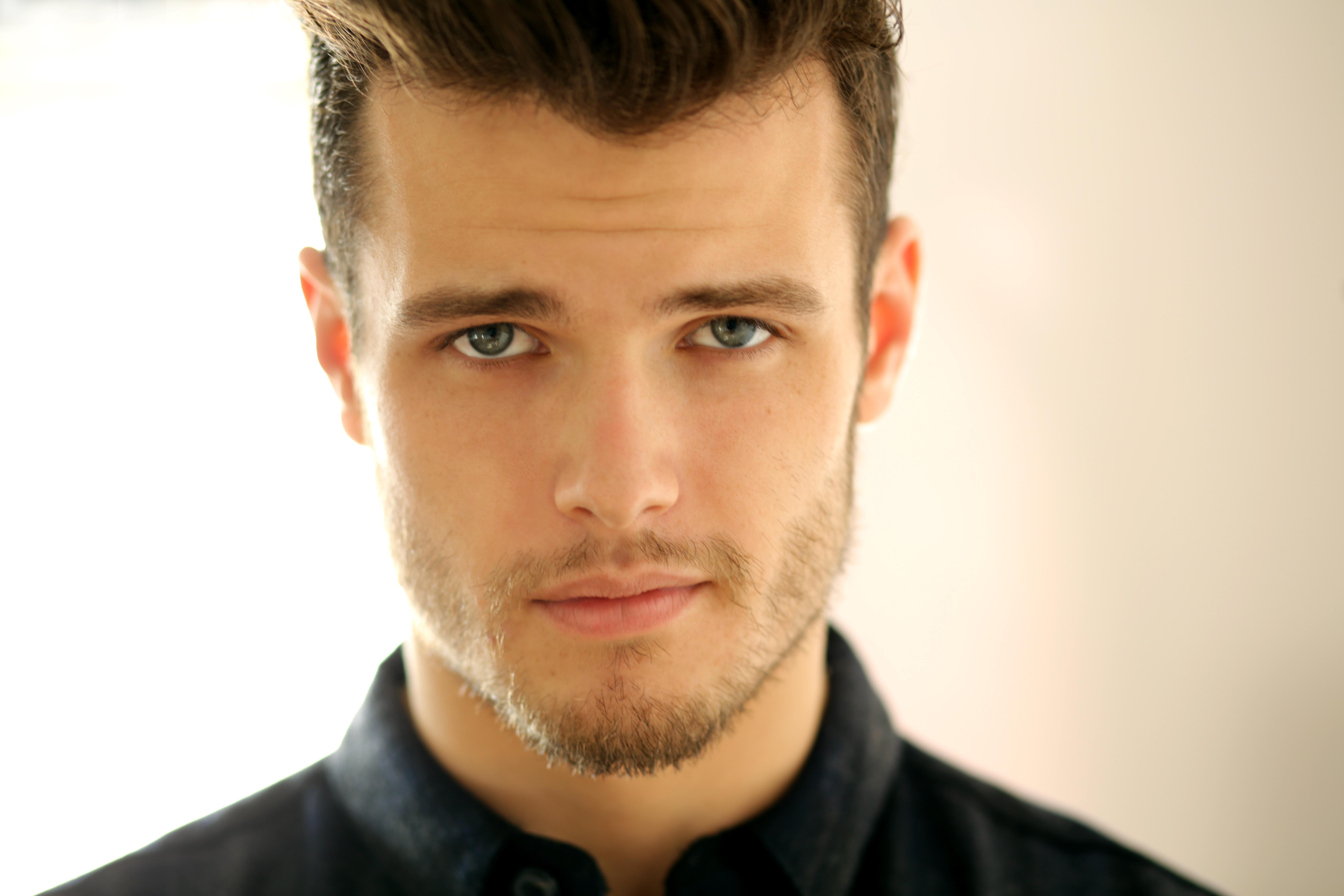 actor Michael Mealor large photo