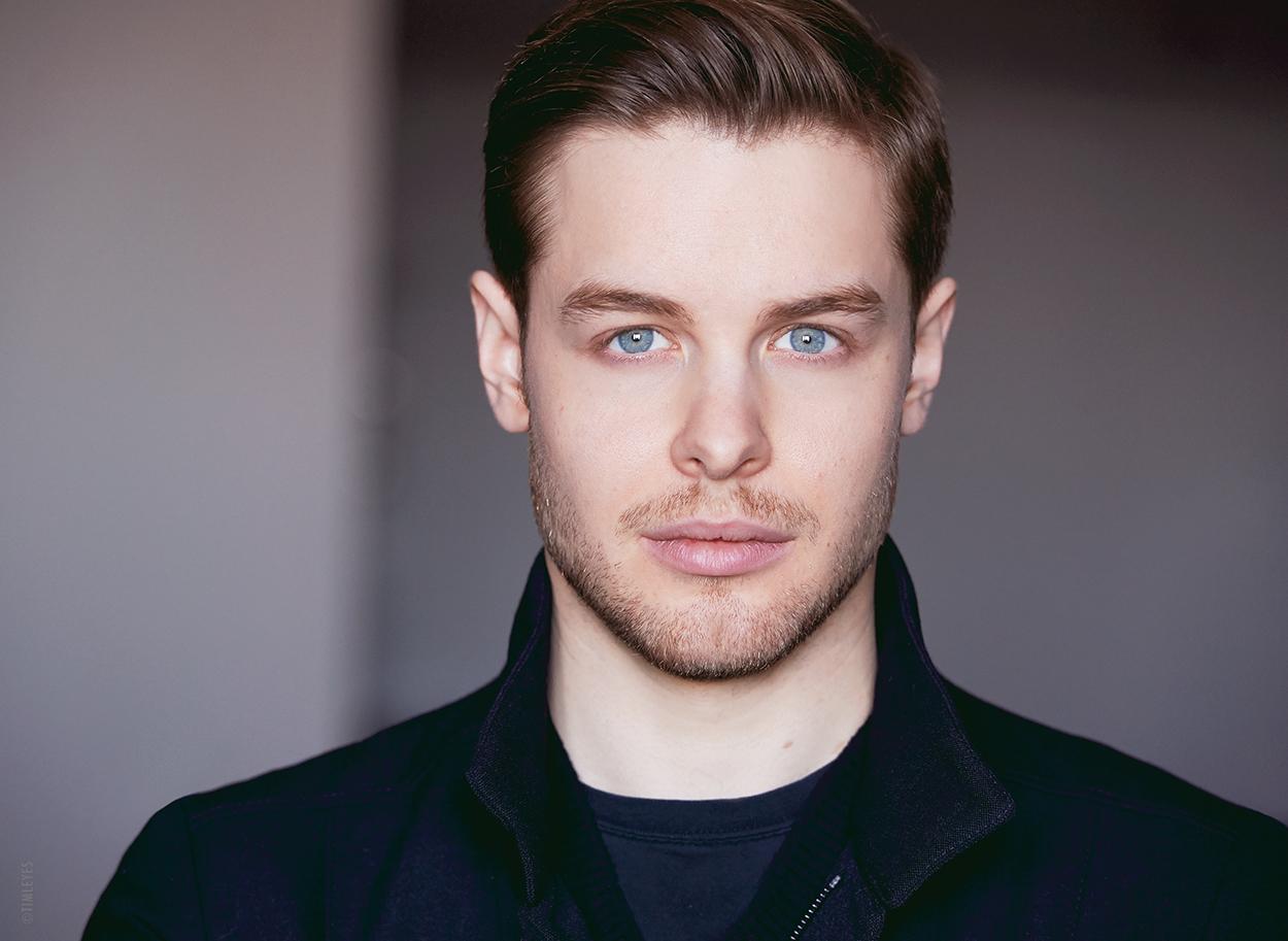 actor Brad Everett large photo