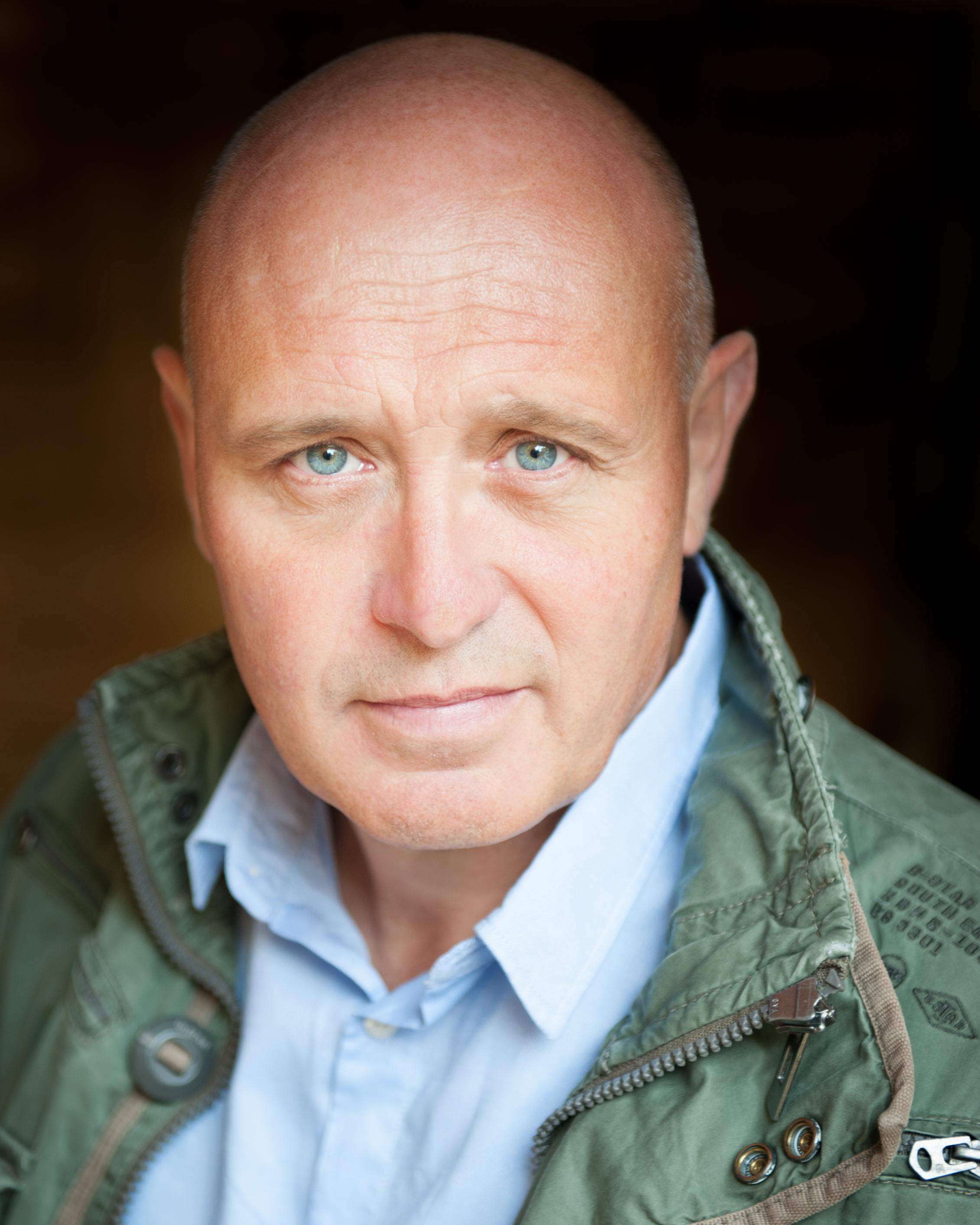 actor Mark Flitton large photo