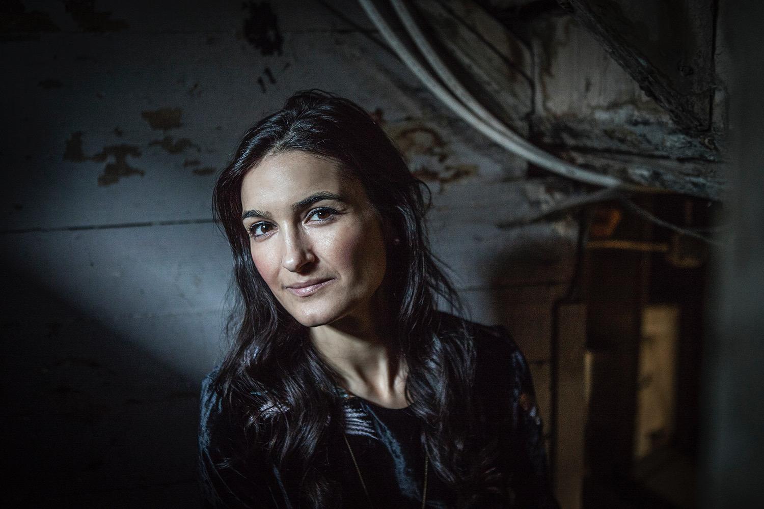 actor Cara Yeates large photo