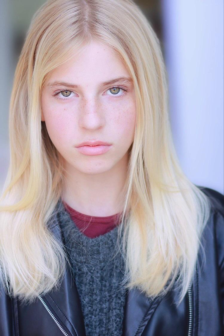 actor Vienna Weaver large photo