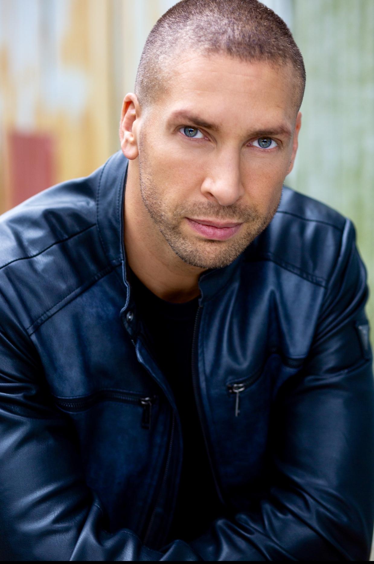 actor Darcy Hinds large photo