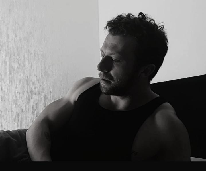 actor Aaron Deakins large photo