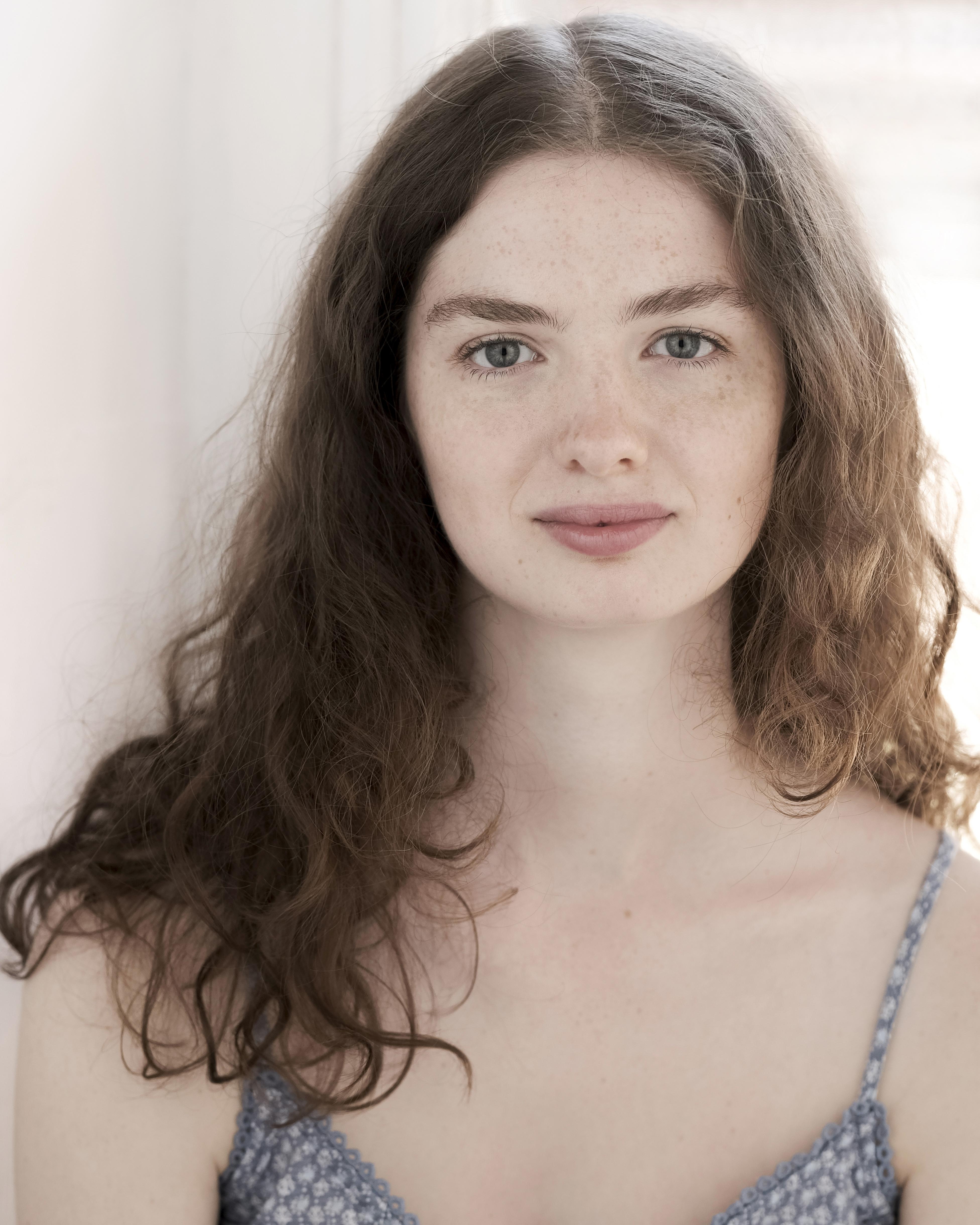 actor Grace Long large photo