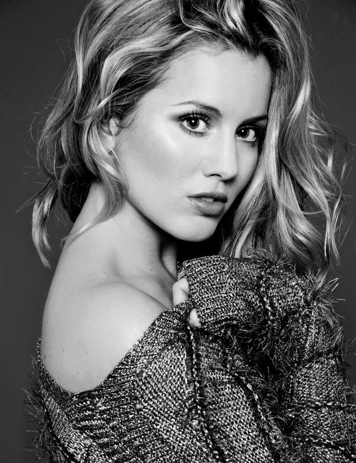 actor Caggie Dunlop large photo