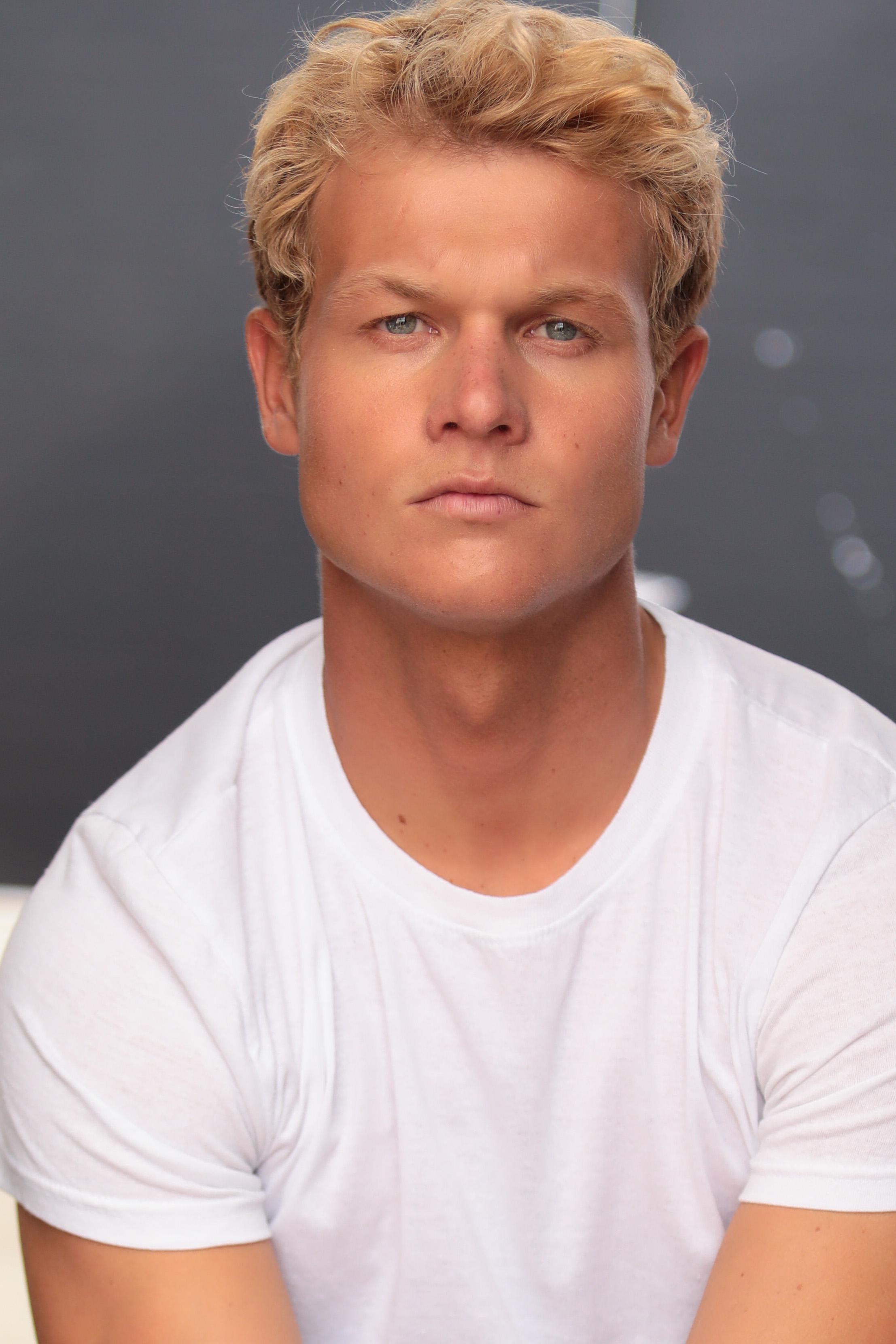 actor Ethan Rich large photo