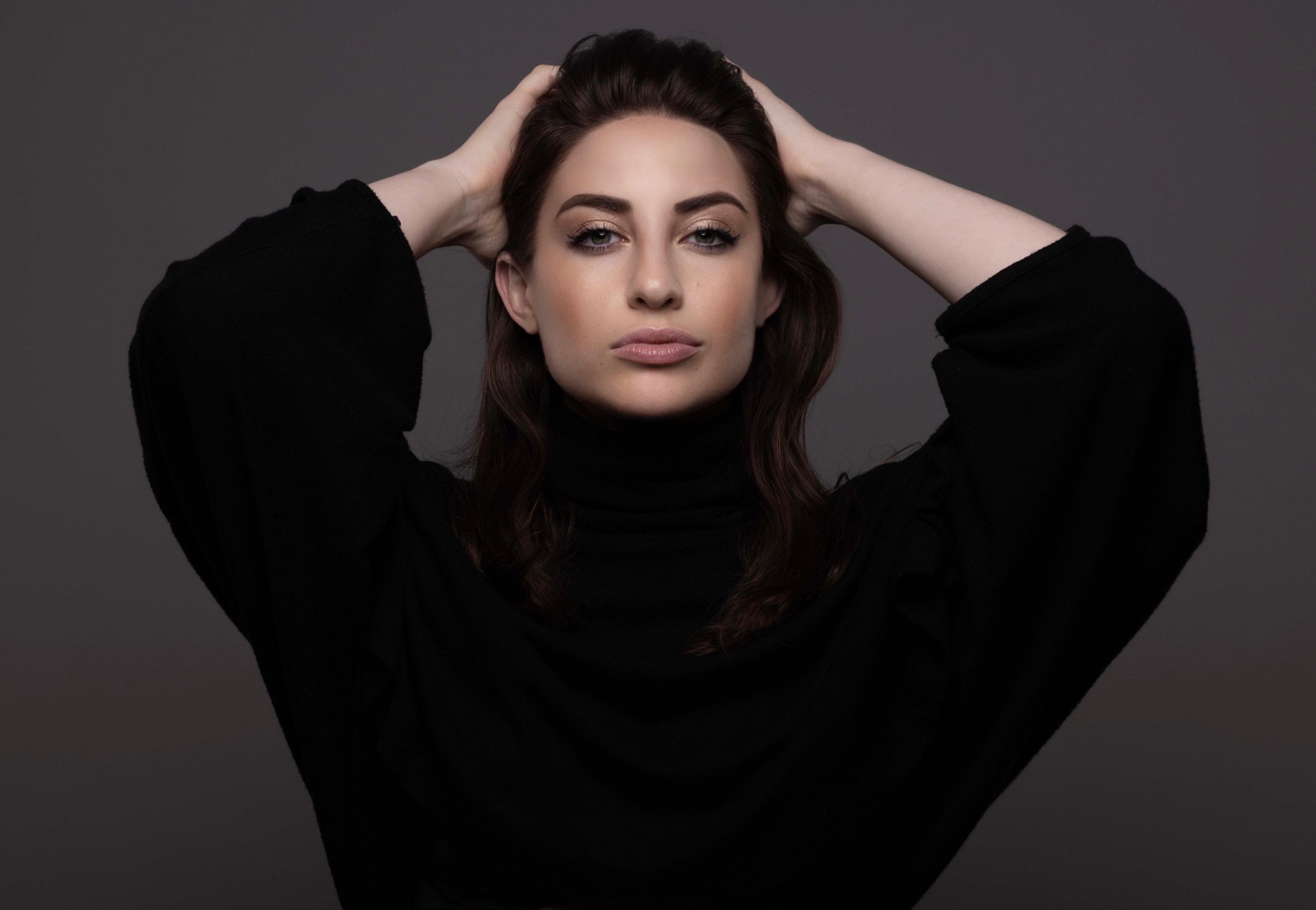 actor Leah Lamarr large photo