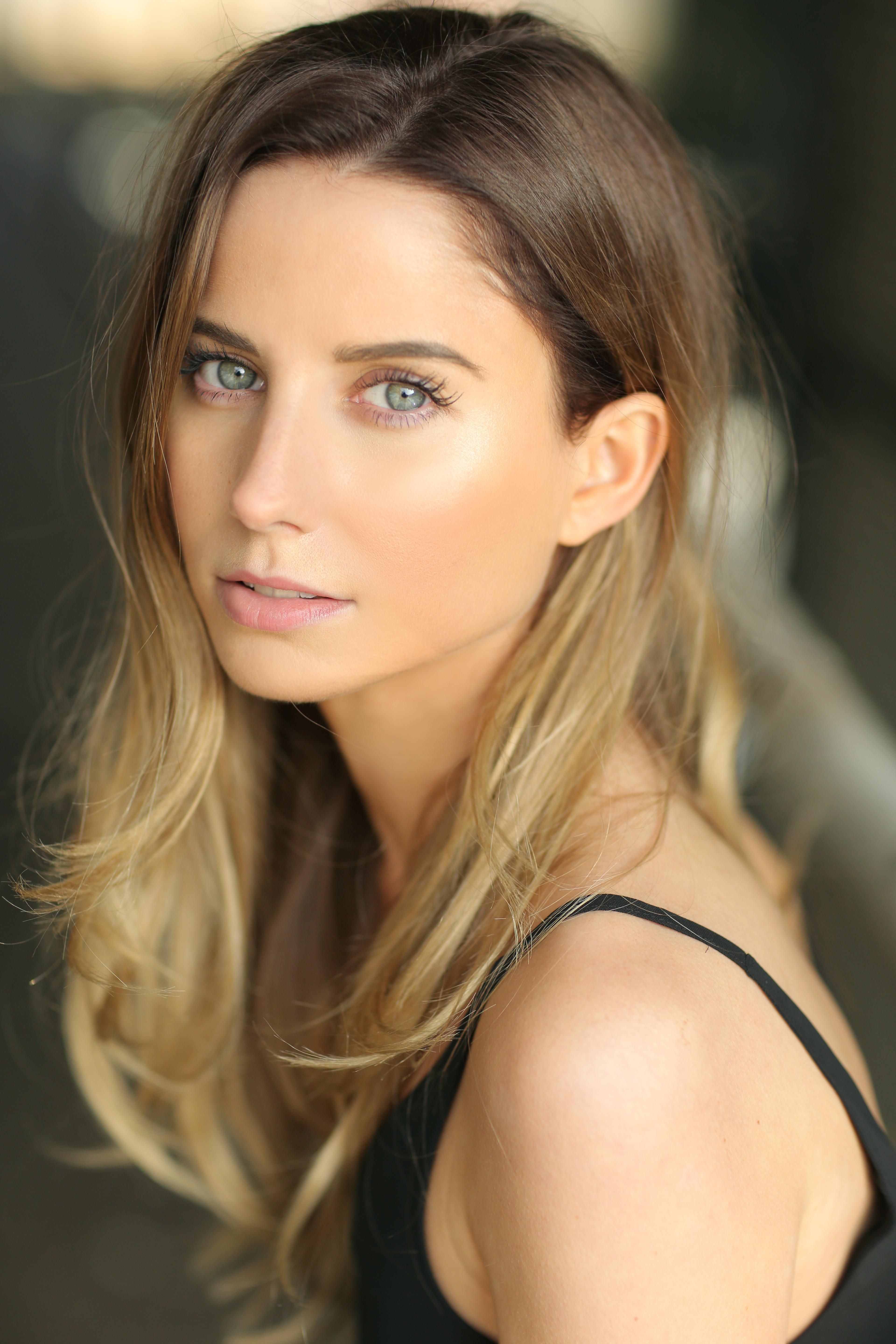 actor Lara Goodison large photo