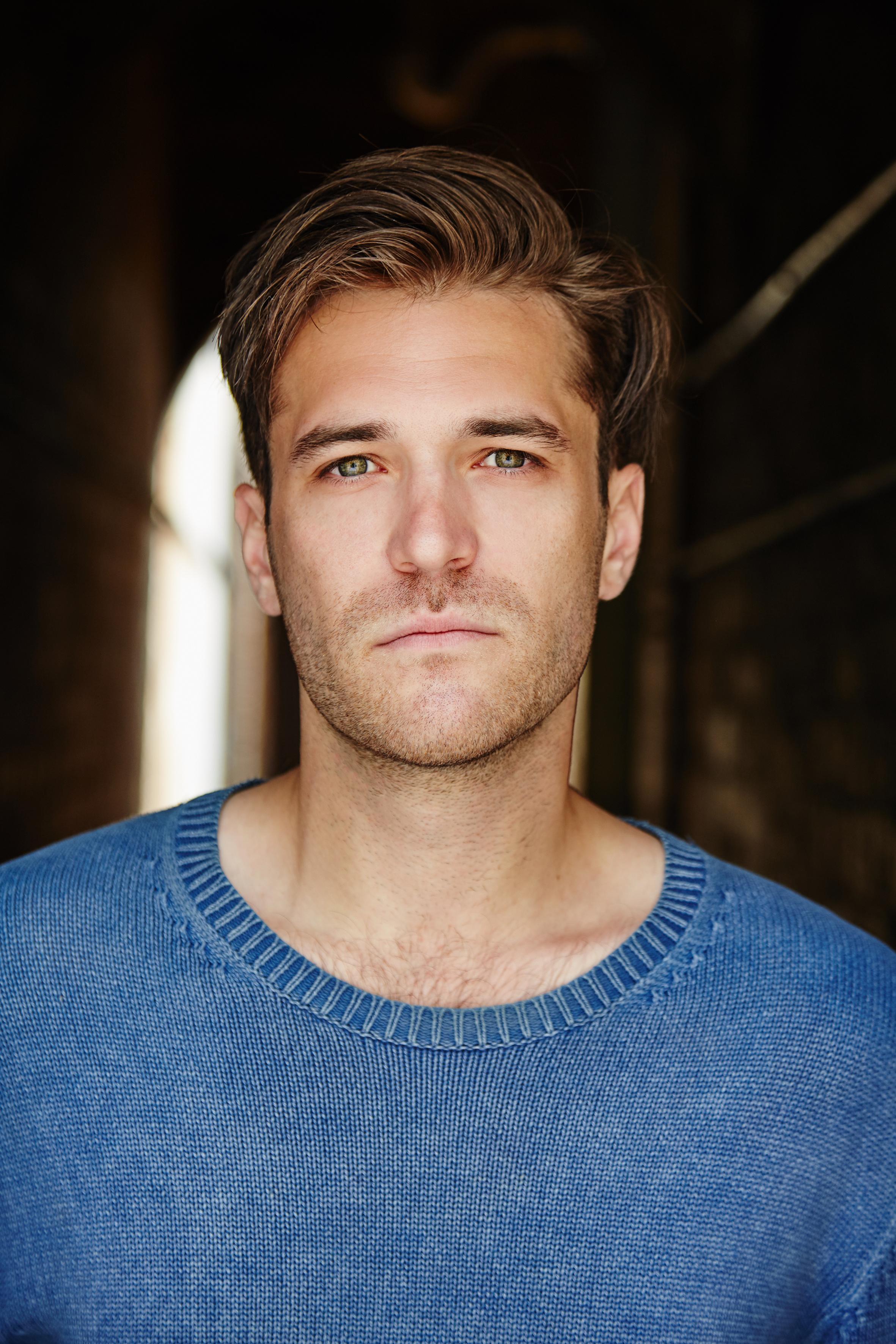 actor Nic English large photo