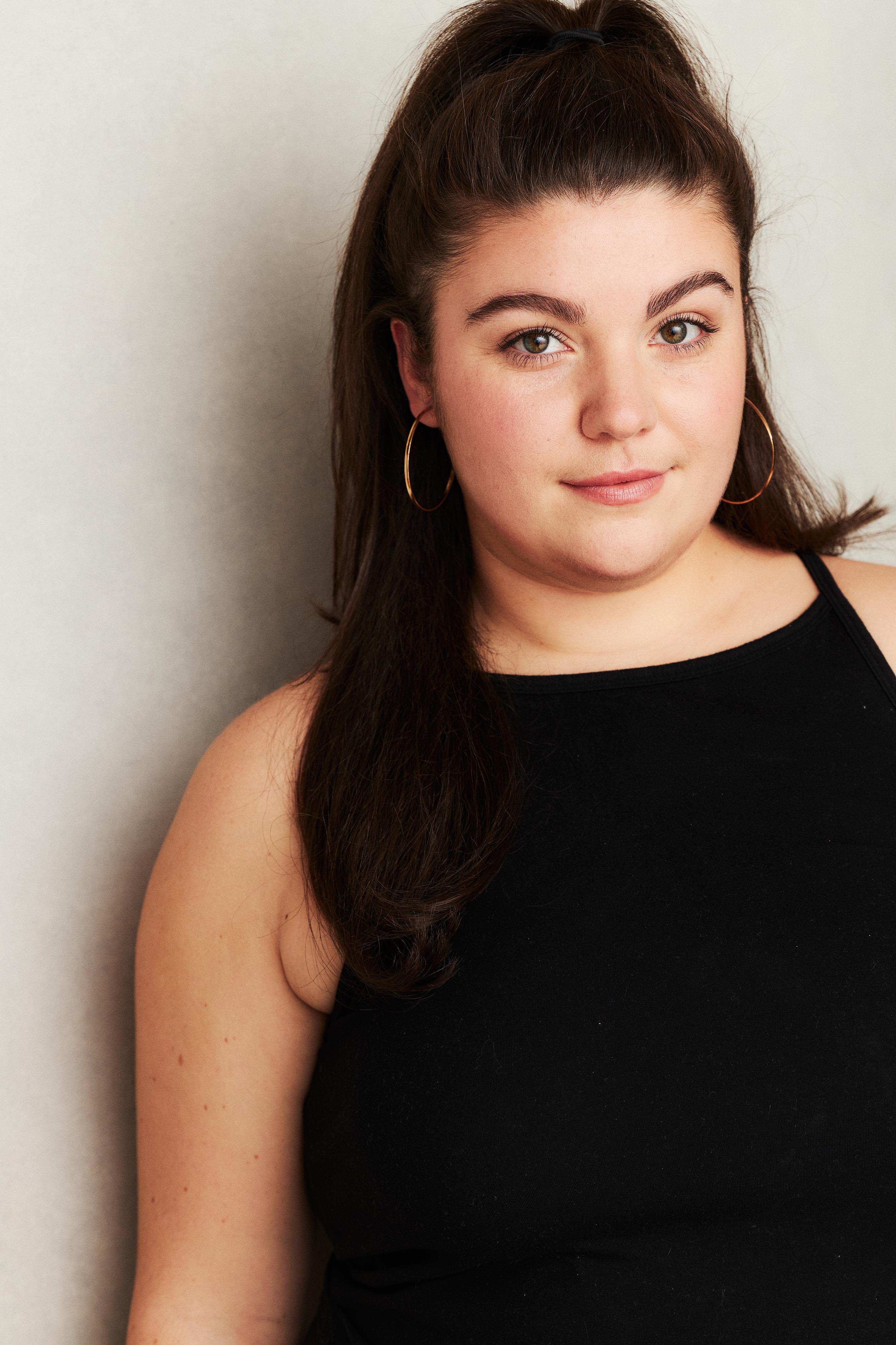 actor Erin Minervini large photo