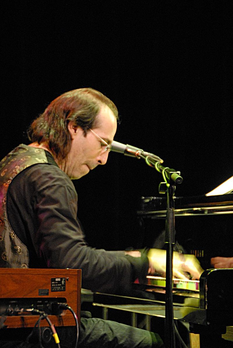 actor Martin Guigui large photo