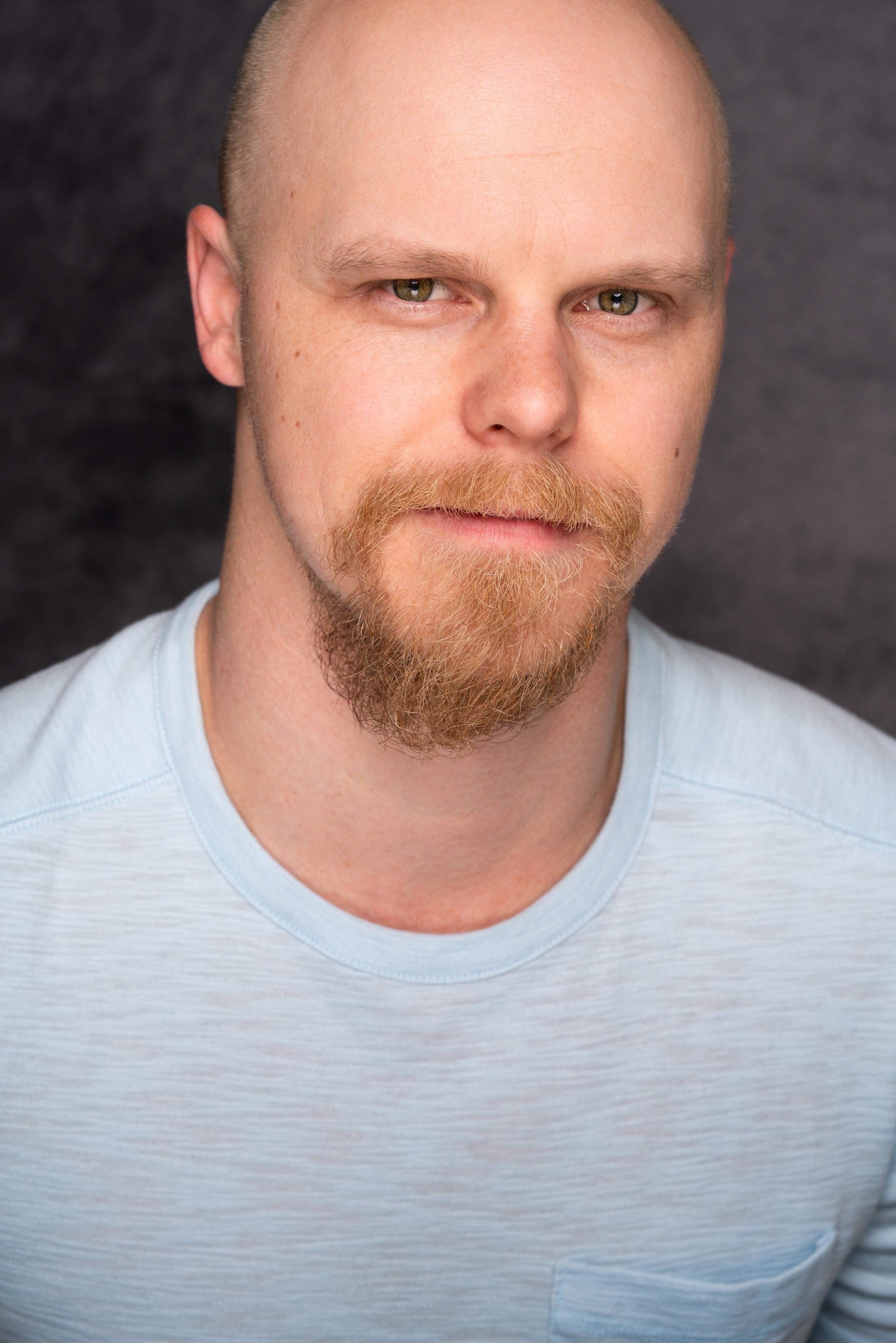 actor Mark MacPherson large photo