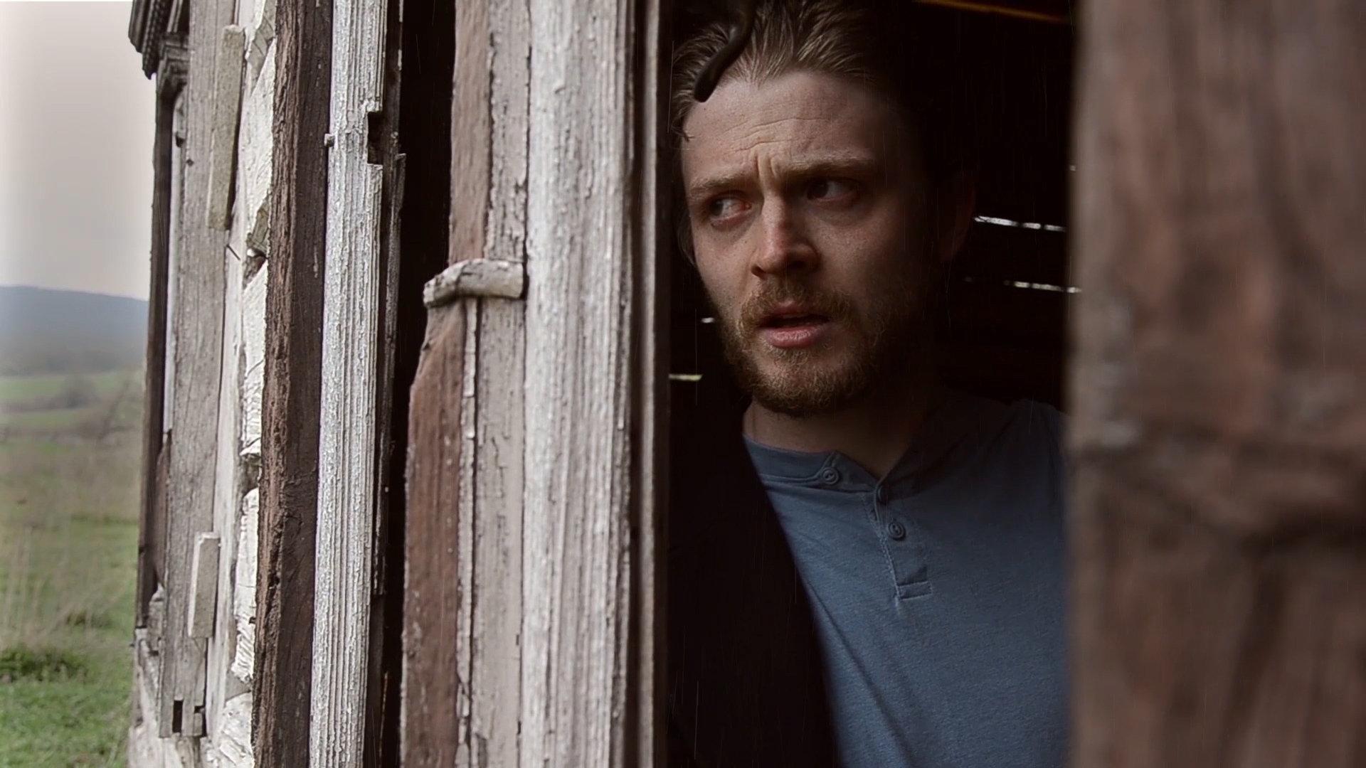 actor Simon Ginty large photo