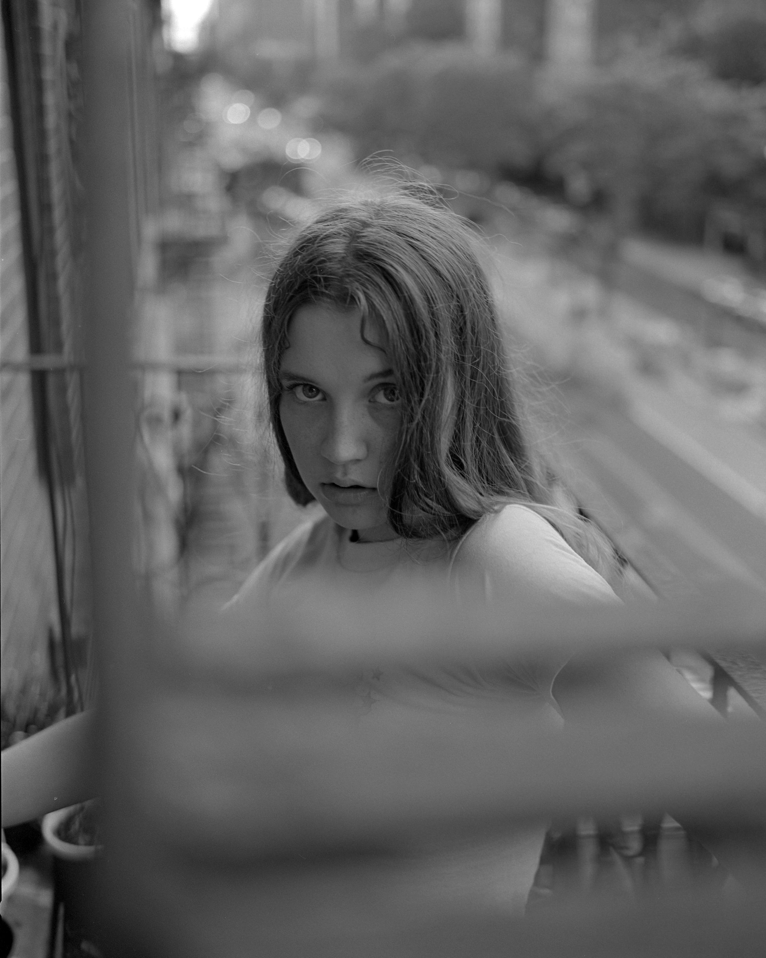 actor Lola Daehler large photo