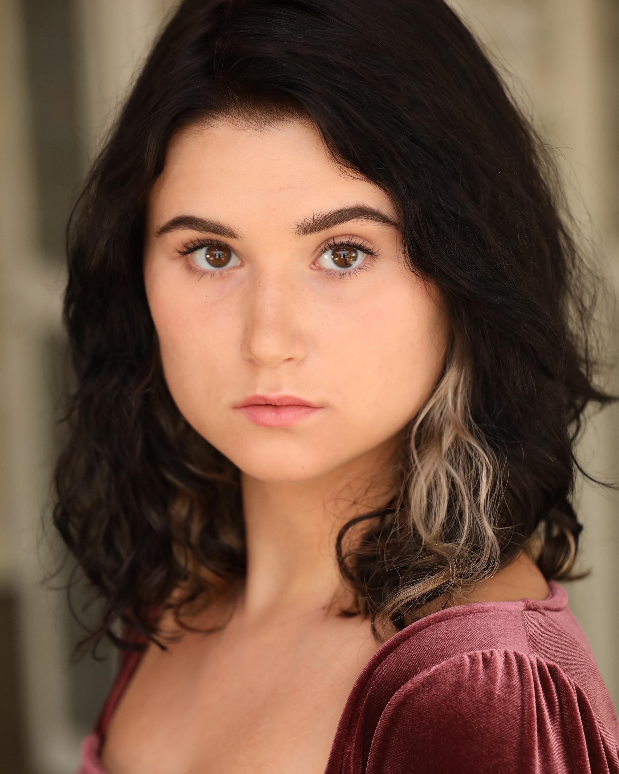 actor Lauren Holdt large photo