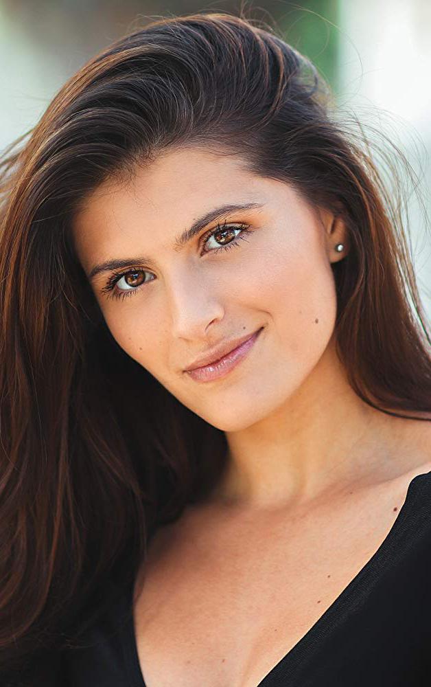 actor Alivia Levie large photo