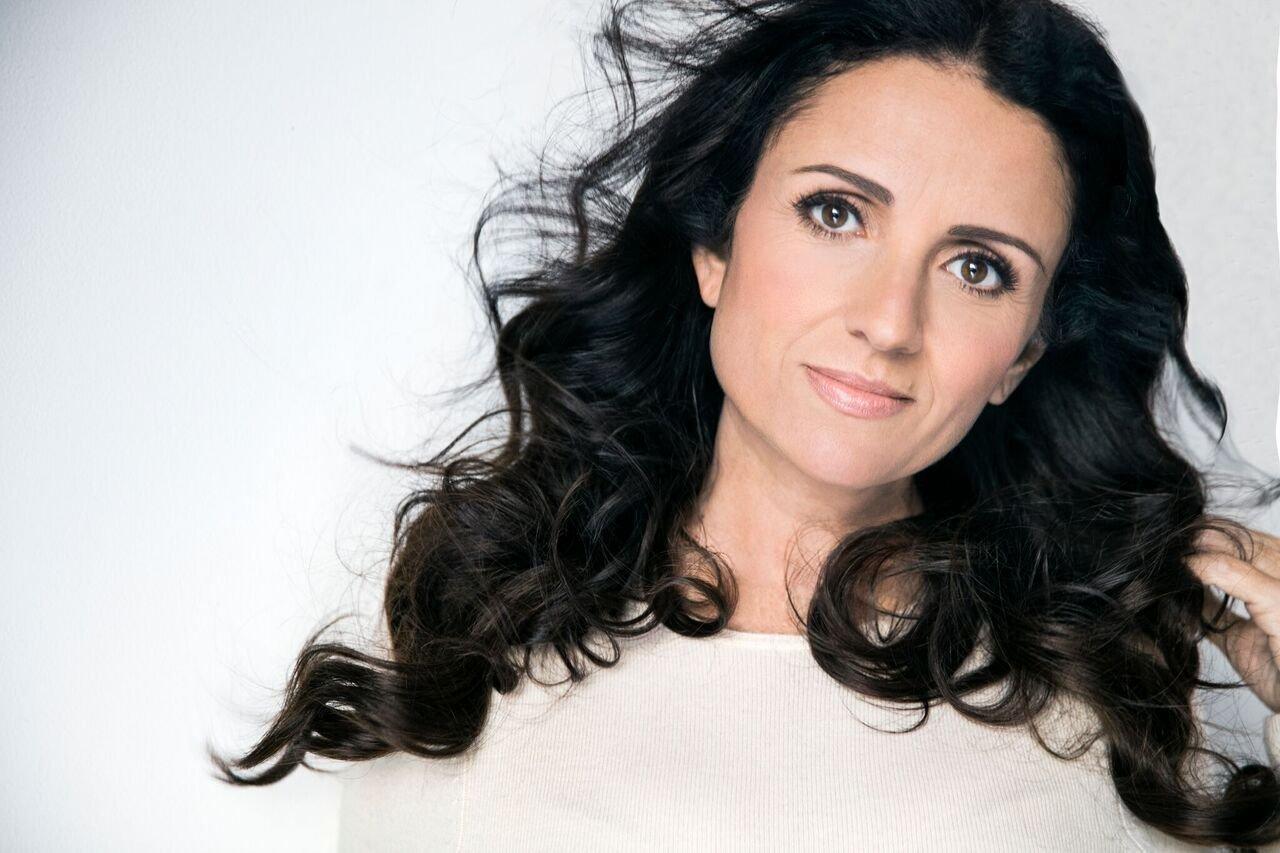 actor Jenni Pulos large photo