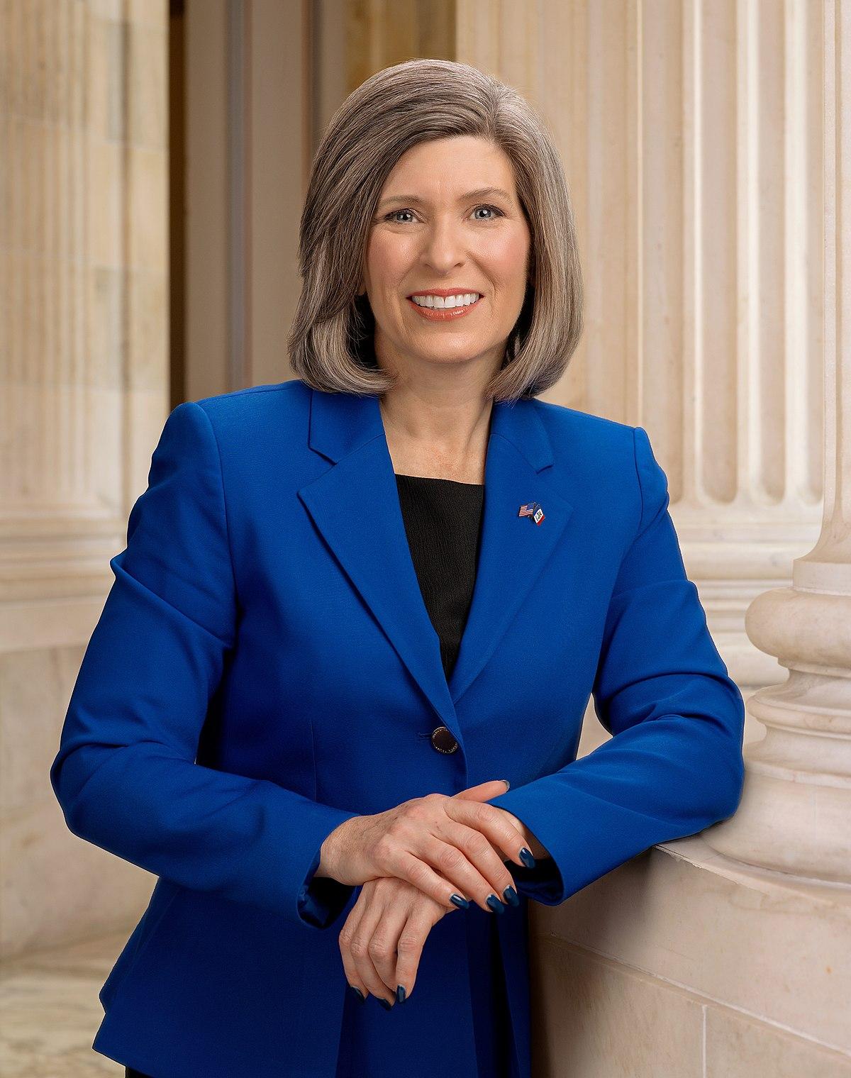 actor Joni Ernst large photo