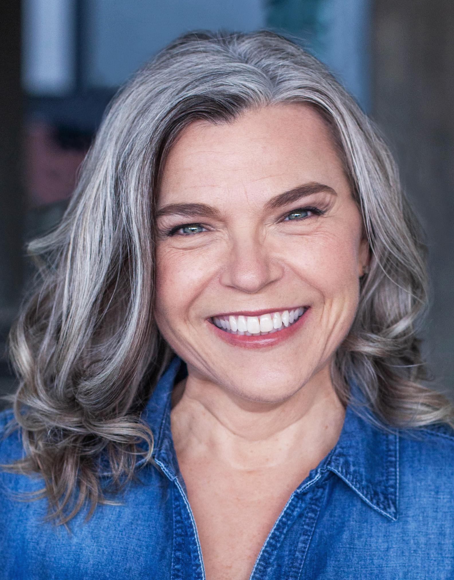 actor Stephanie S. Lindsay large photo