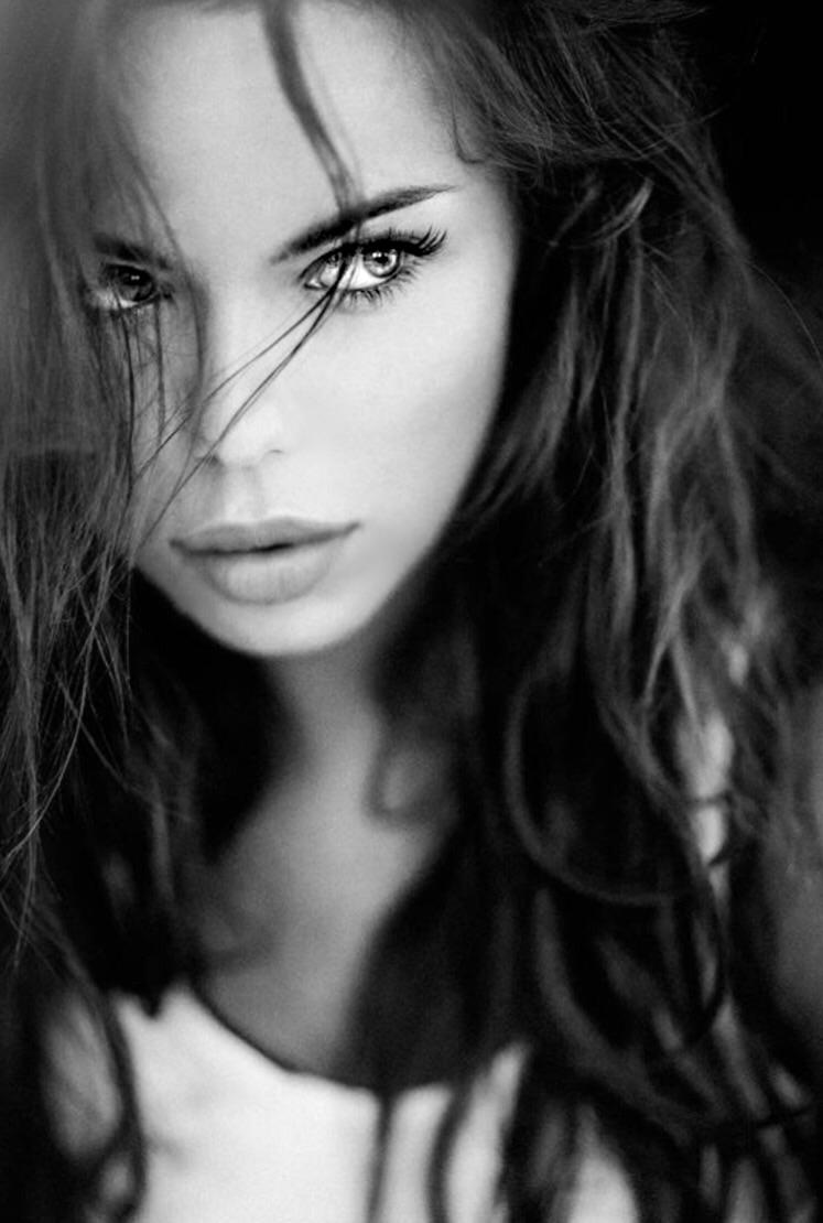 actor Liliana Nova large photo