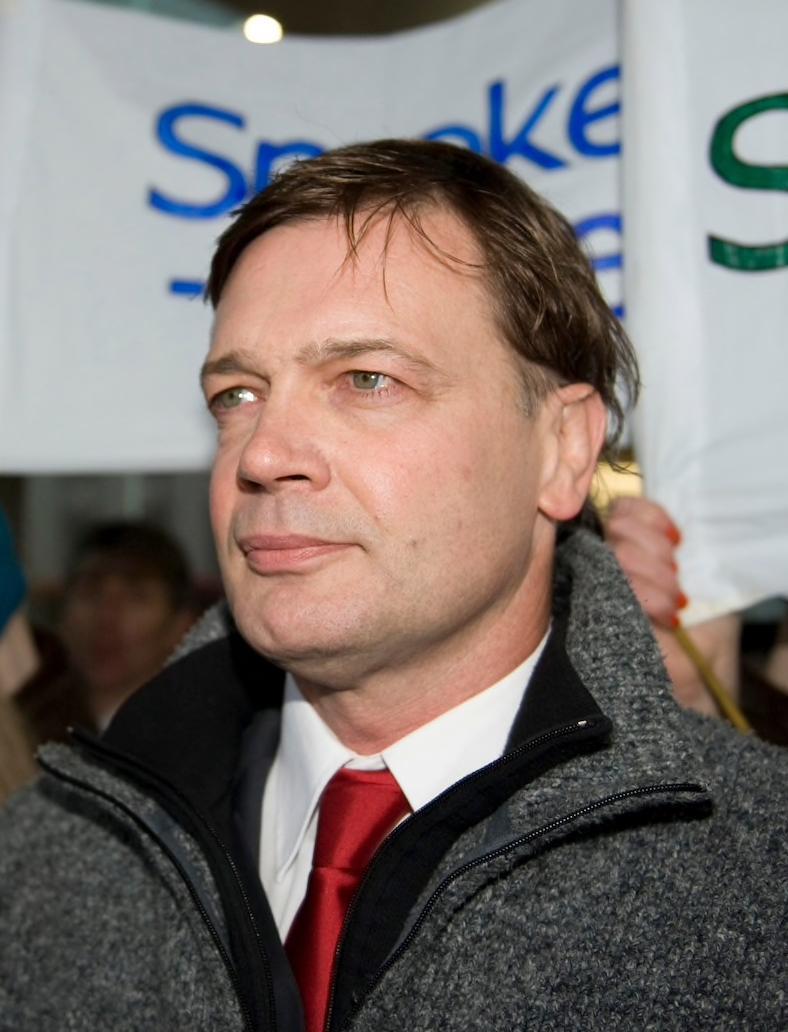 actor Andrew Wakefield large photo