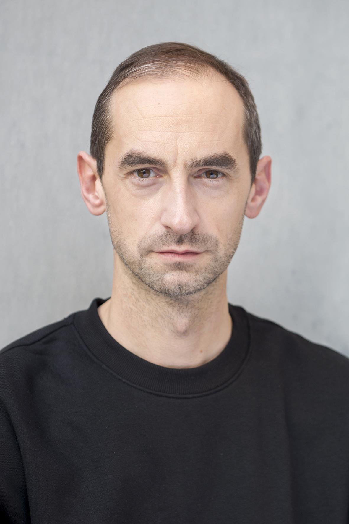 actor Jamie Bradley large photo