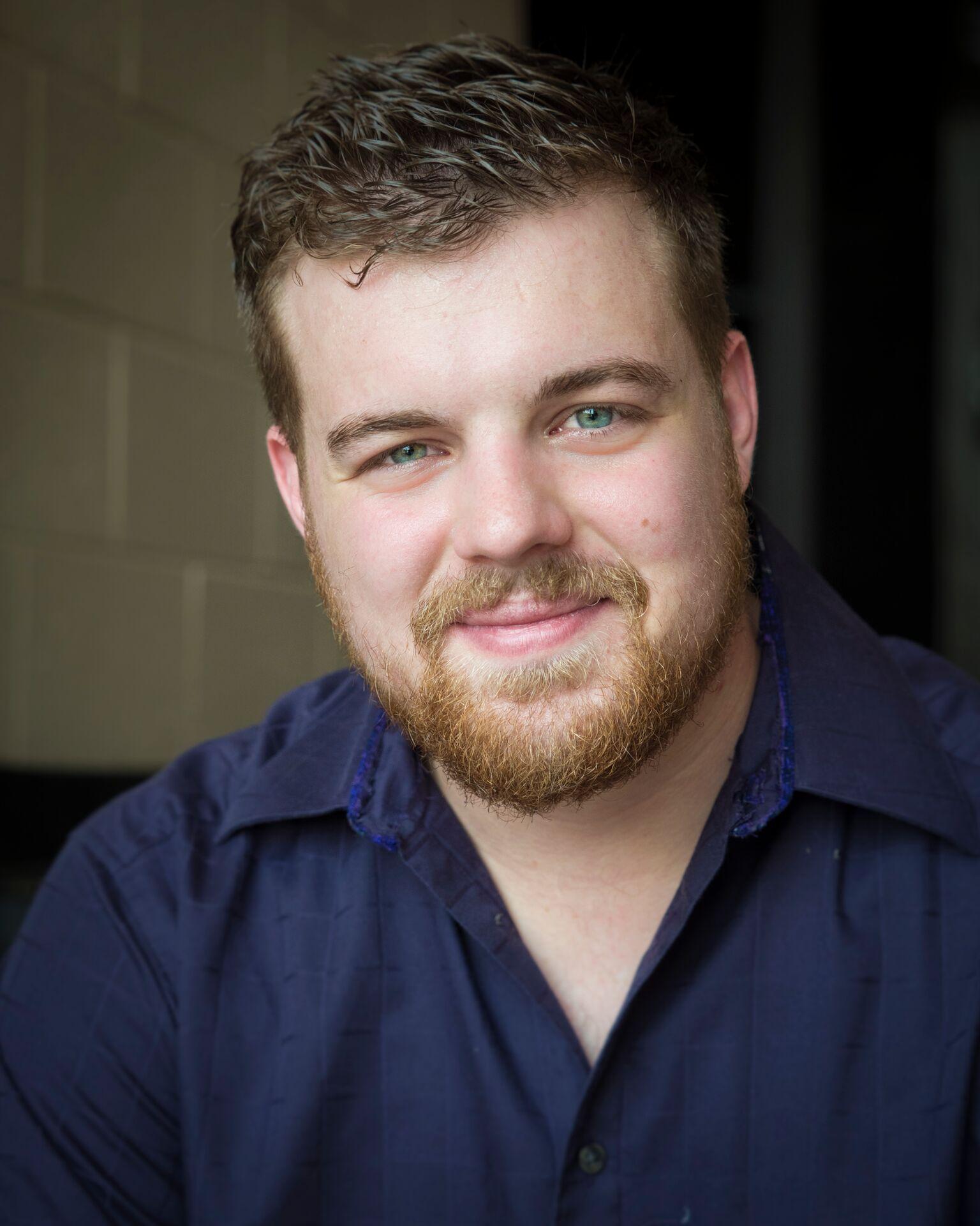 actor Derek Kenney large photo