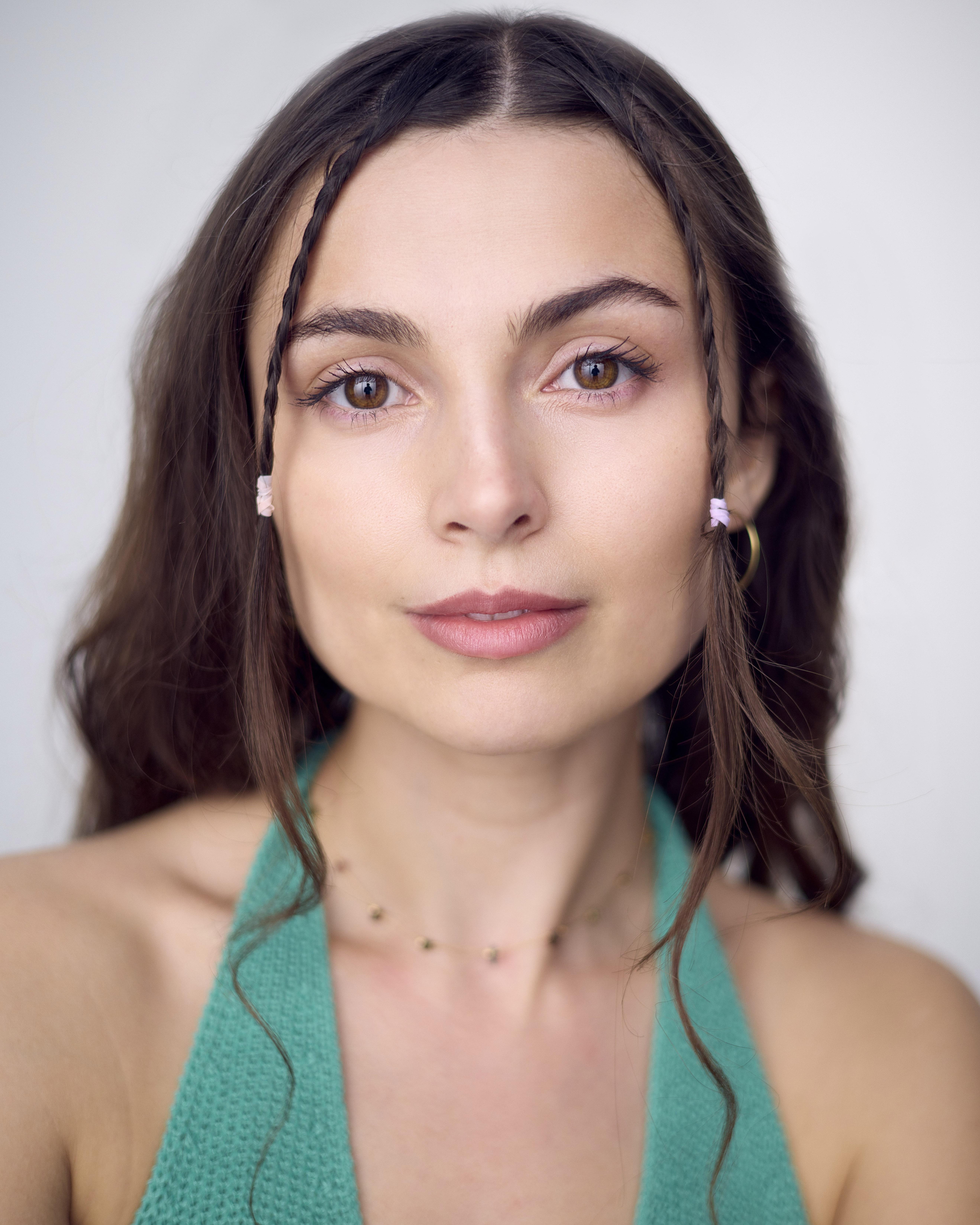 actor Nicole Nabi large photo