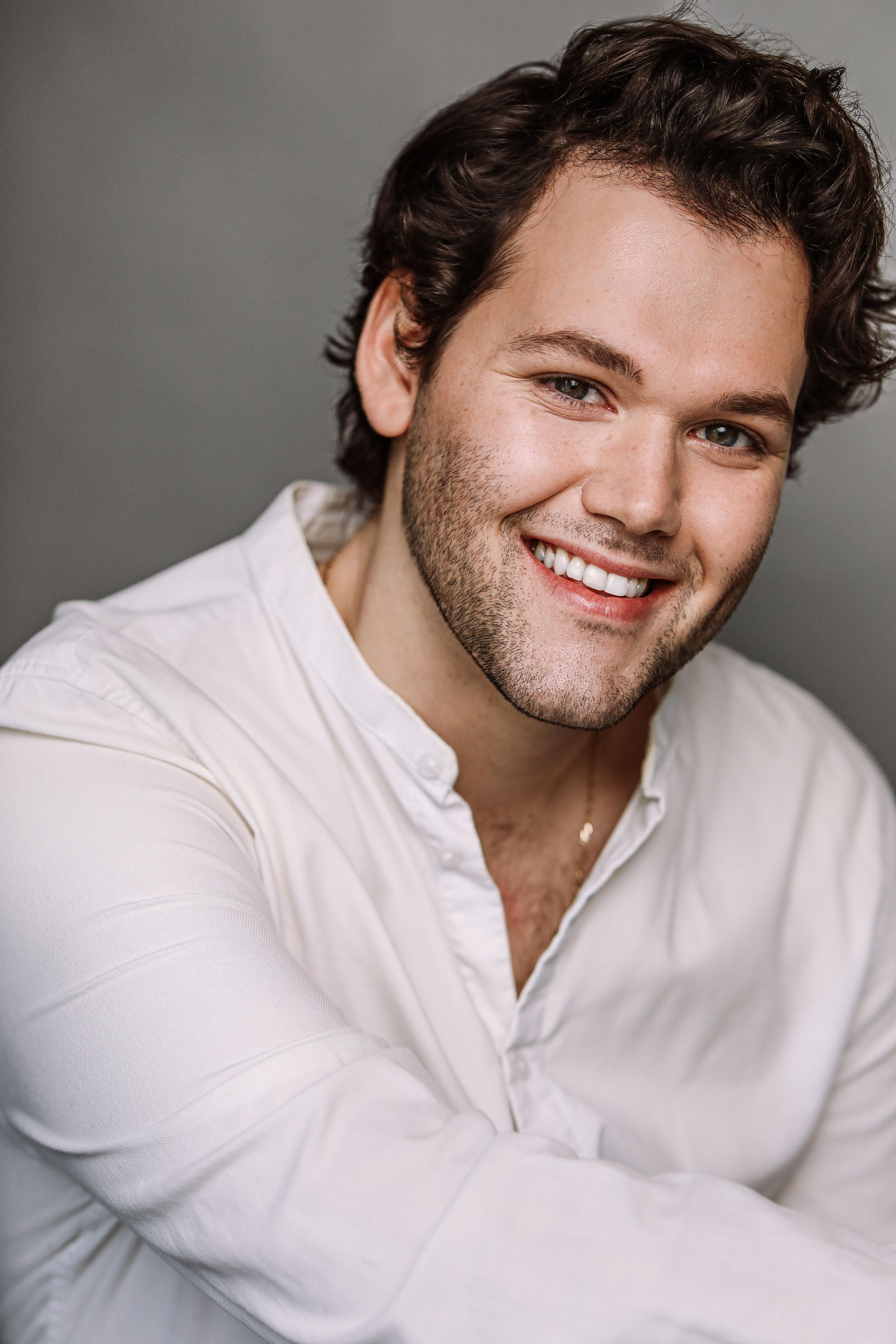 actor Cameron Stewart large photo