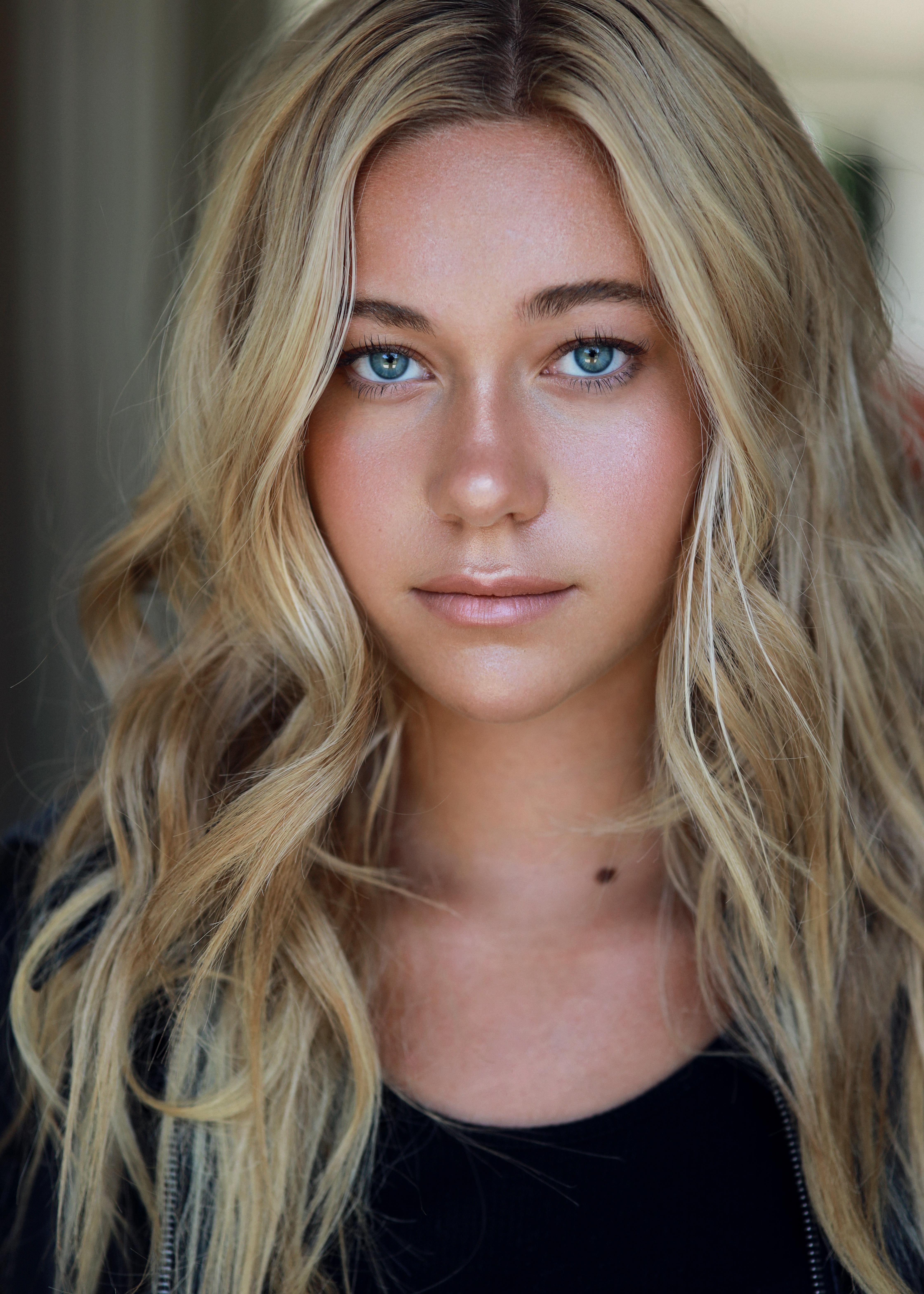 actor Vivienne Bersin large photo