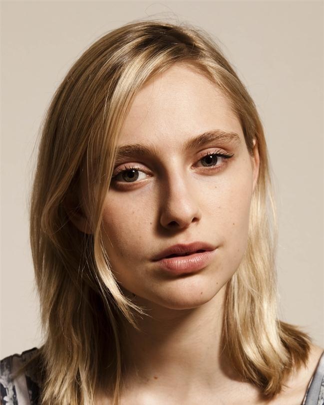 actor Hayley Magnus large photo