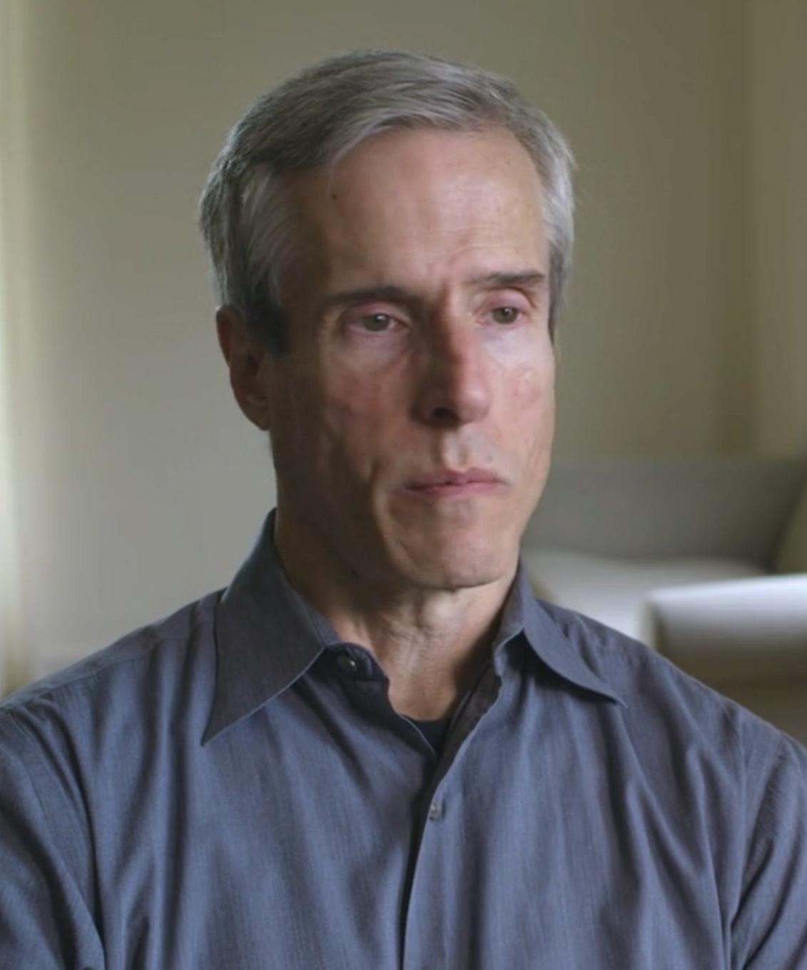 actor Robert Hofler large photo