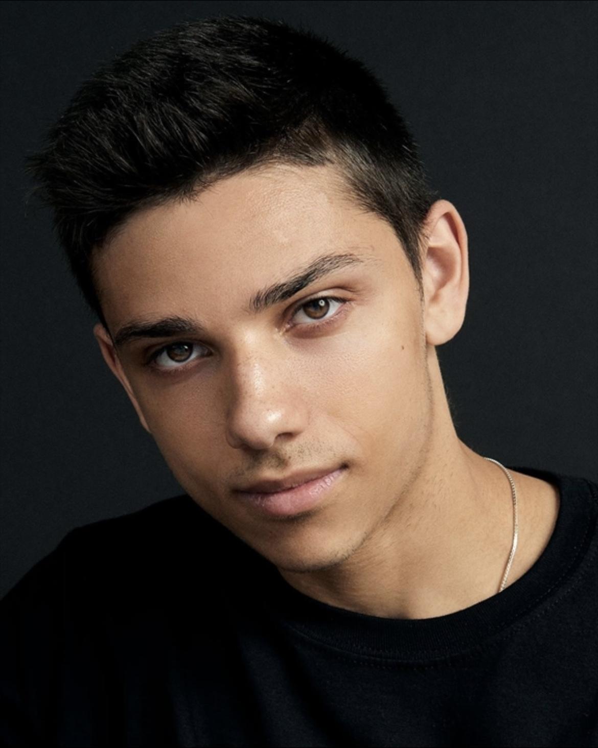 actor Jason Fernandes large photo