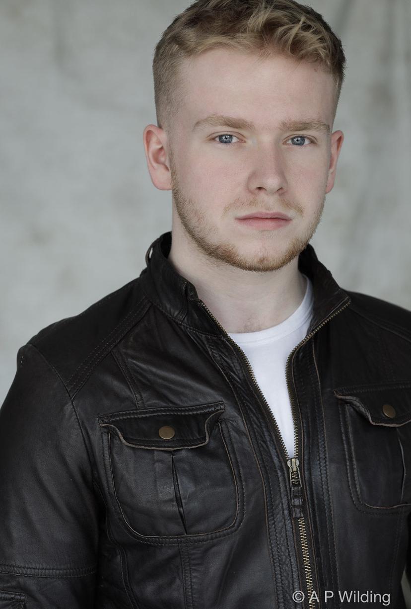 actor Oliver John Lee large photo