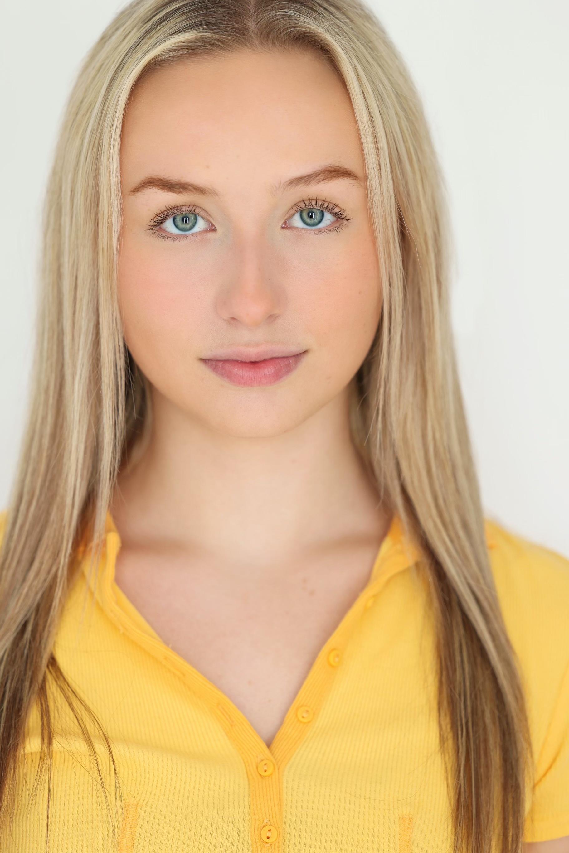 actor Haley Jennings large photo