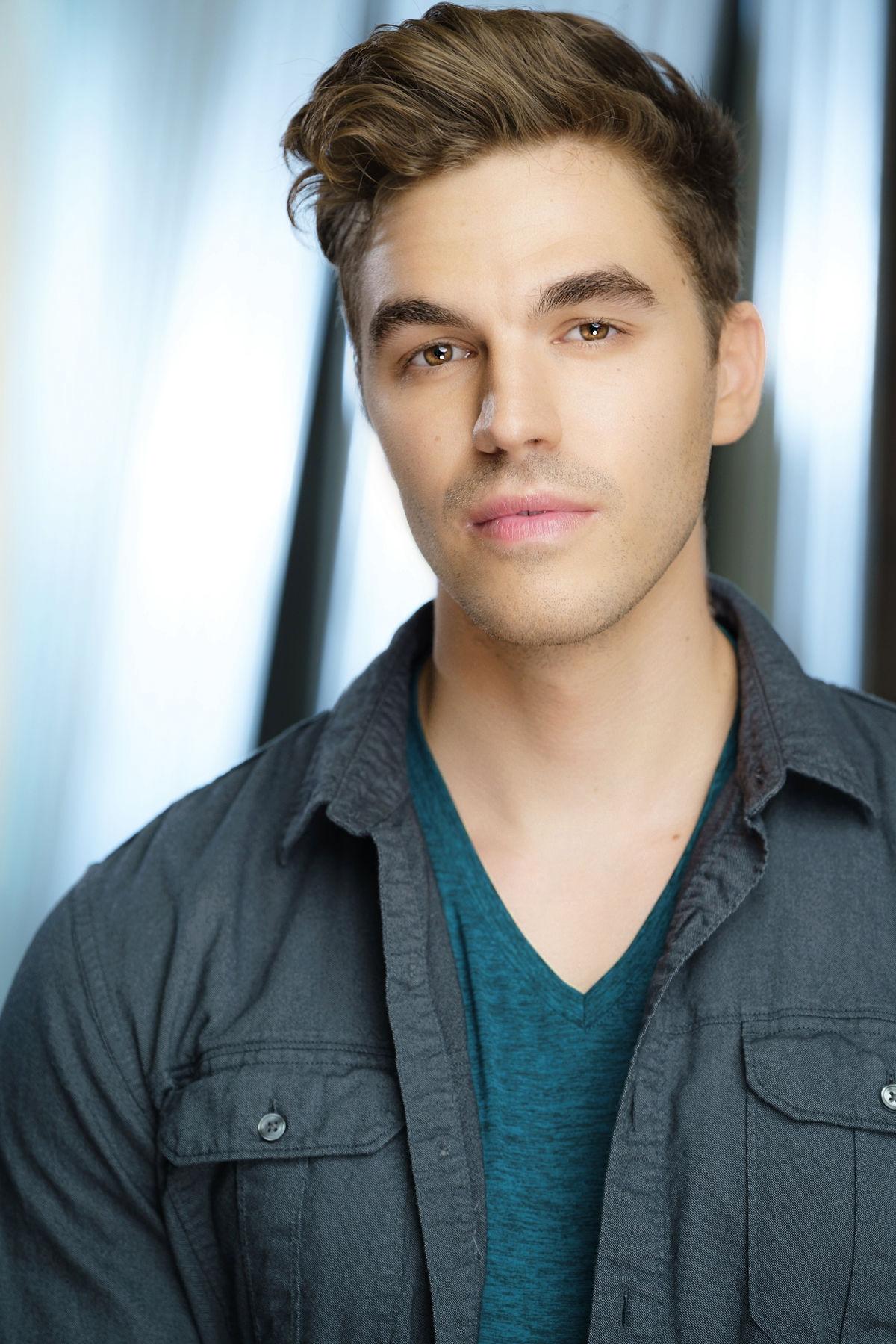 actor Jonathan Fox large photo