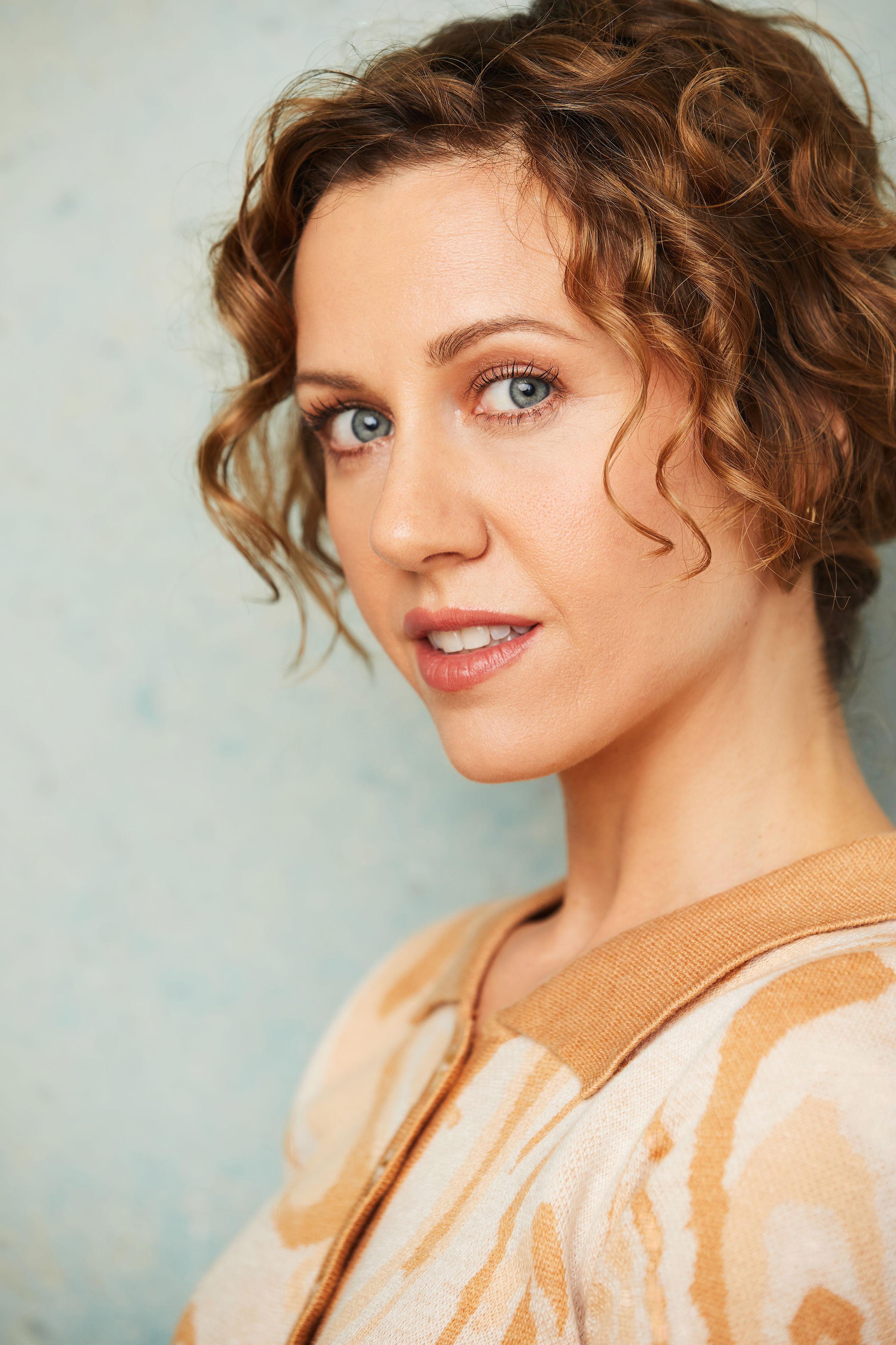 actor Natalie Burtney large photo