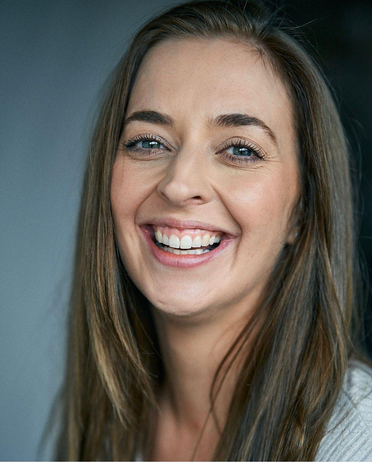 actor Rebecca Lindley large photo