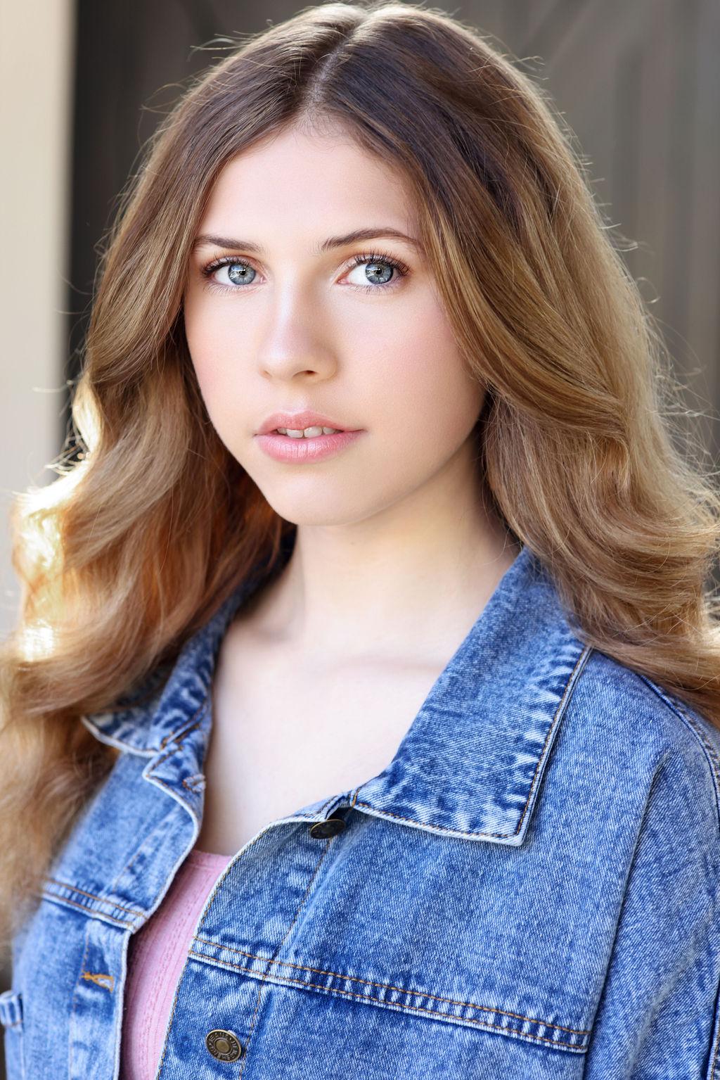 actor Mila Brener large photo