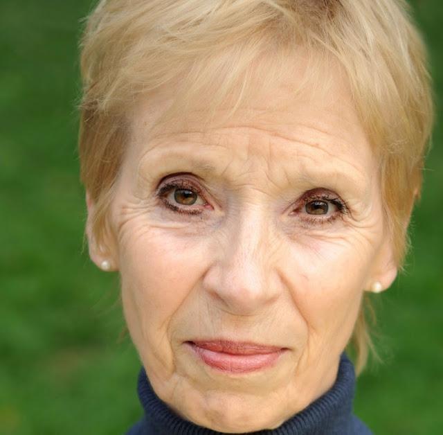 actor Nadine Hanwell large photo